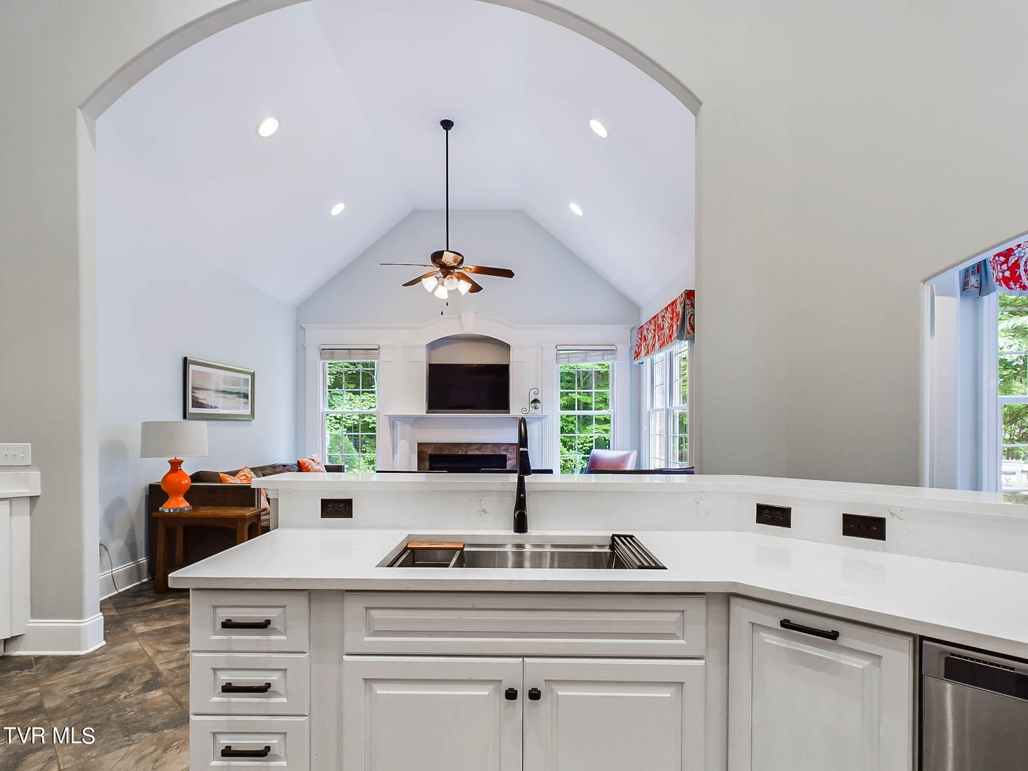 2660 Grand Oaks Drive