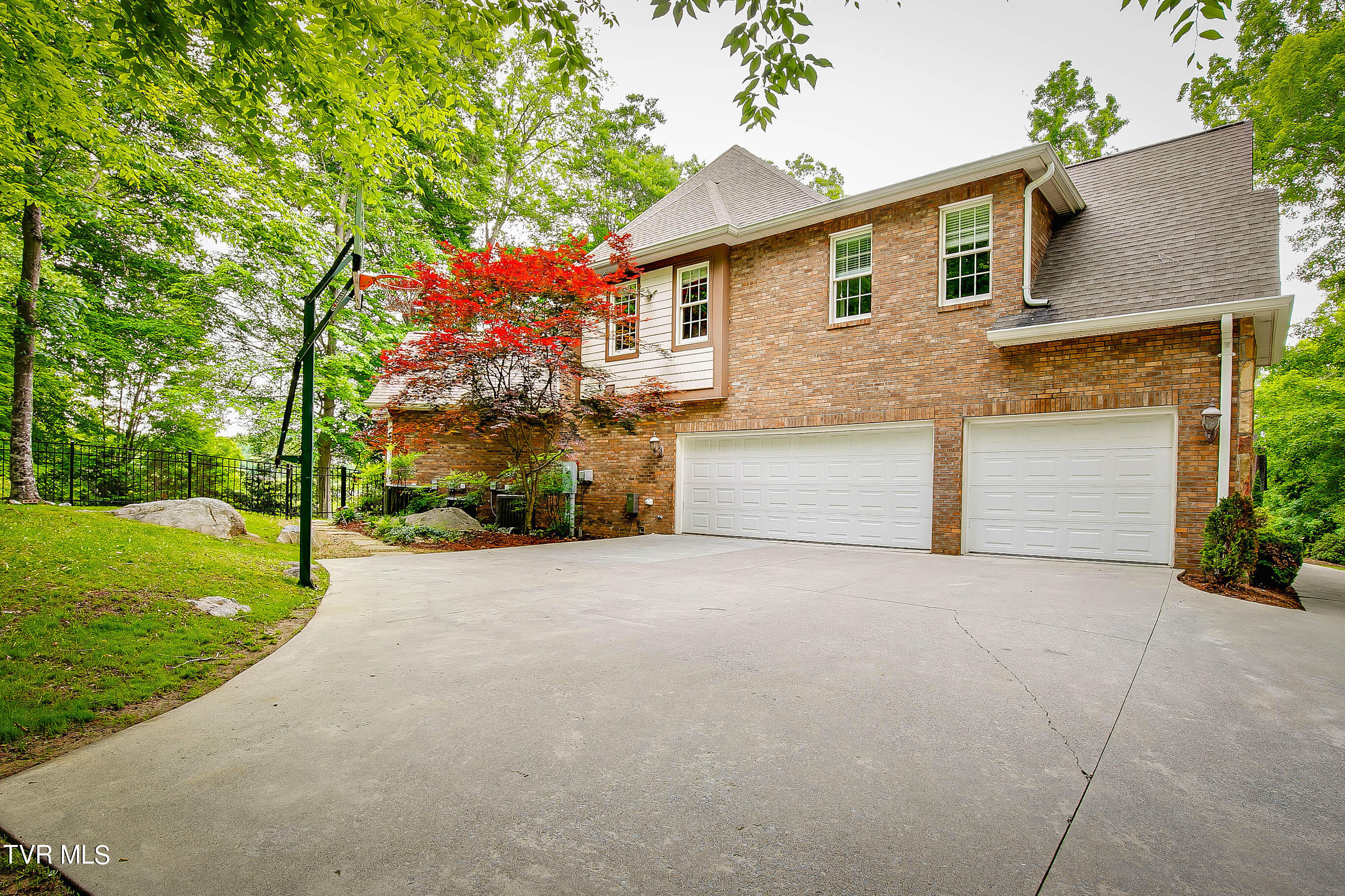 2660 Grand Oaks Drive