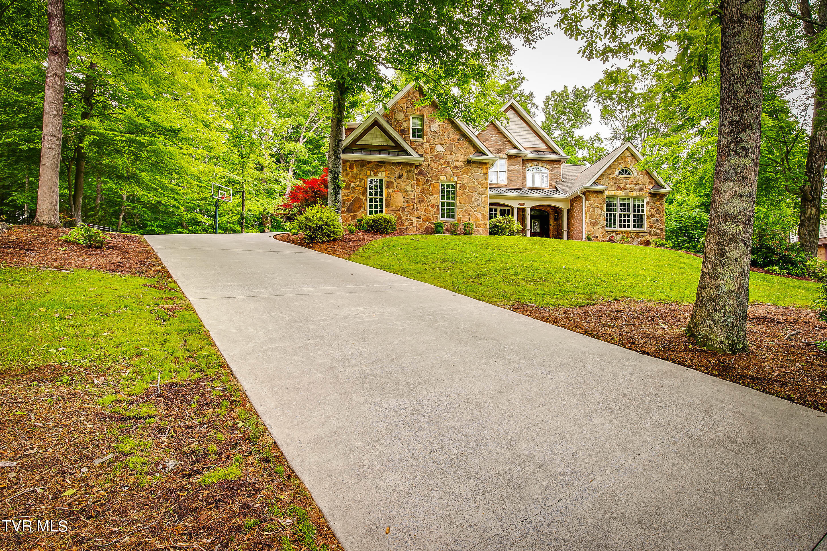 2660 Grand Oaks Drive