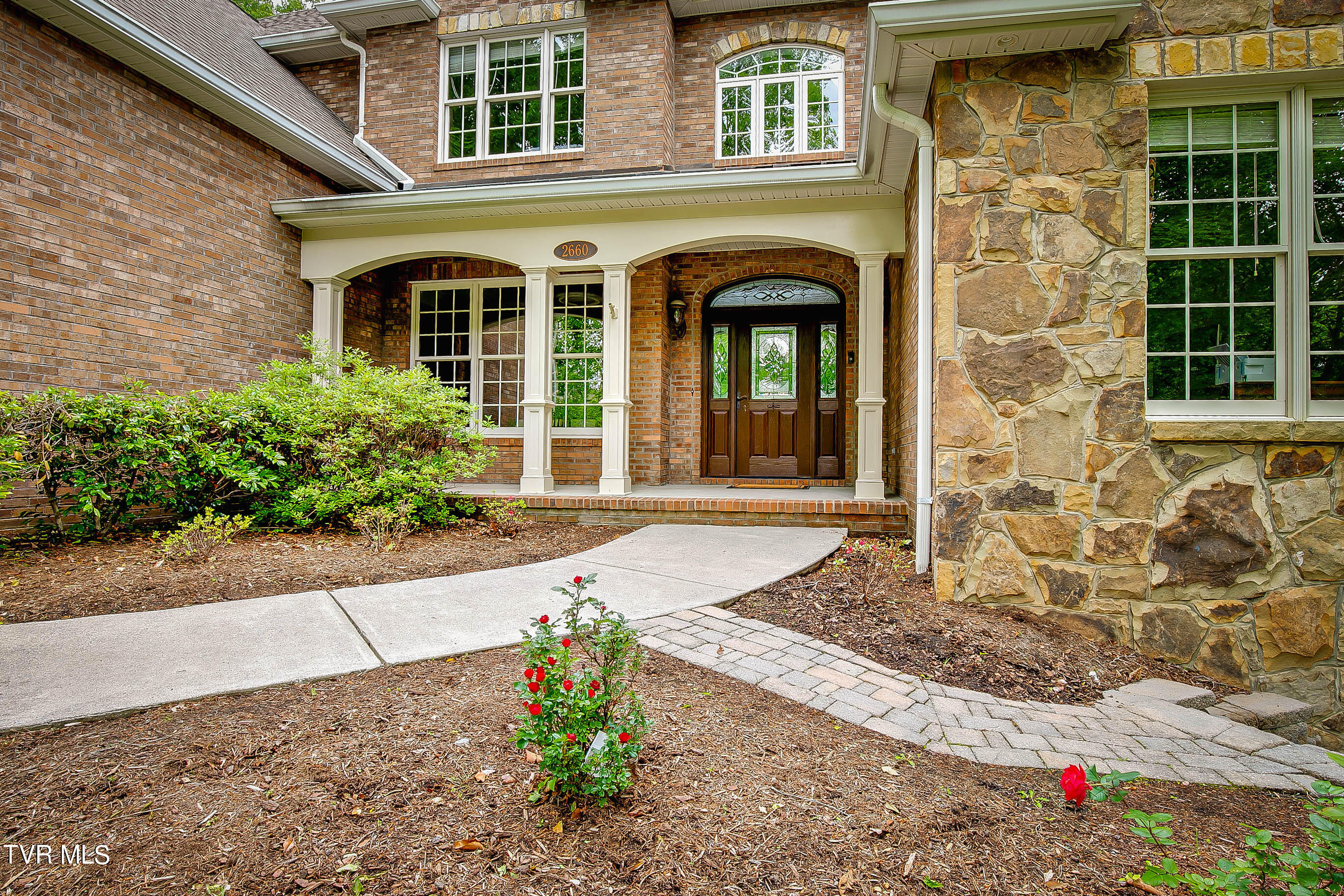 2660 Grand Oaks Drive