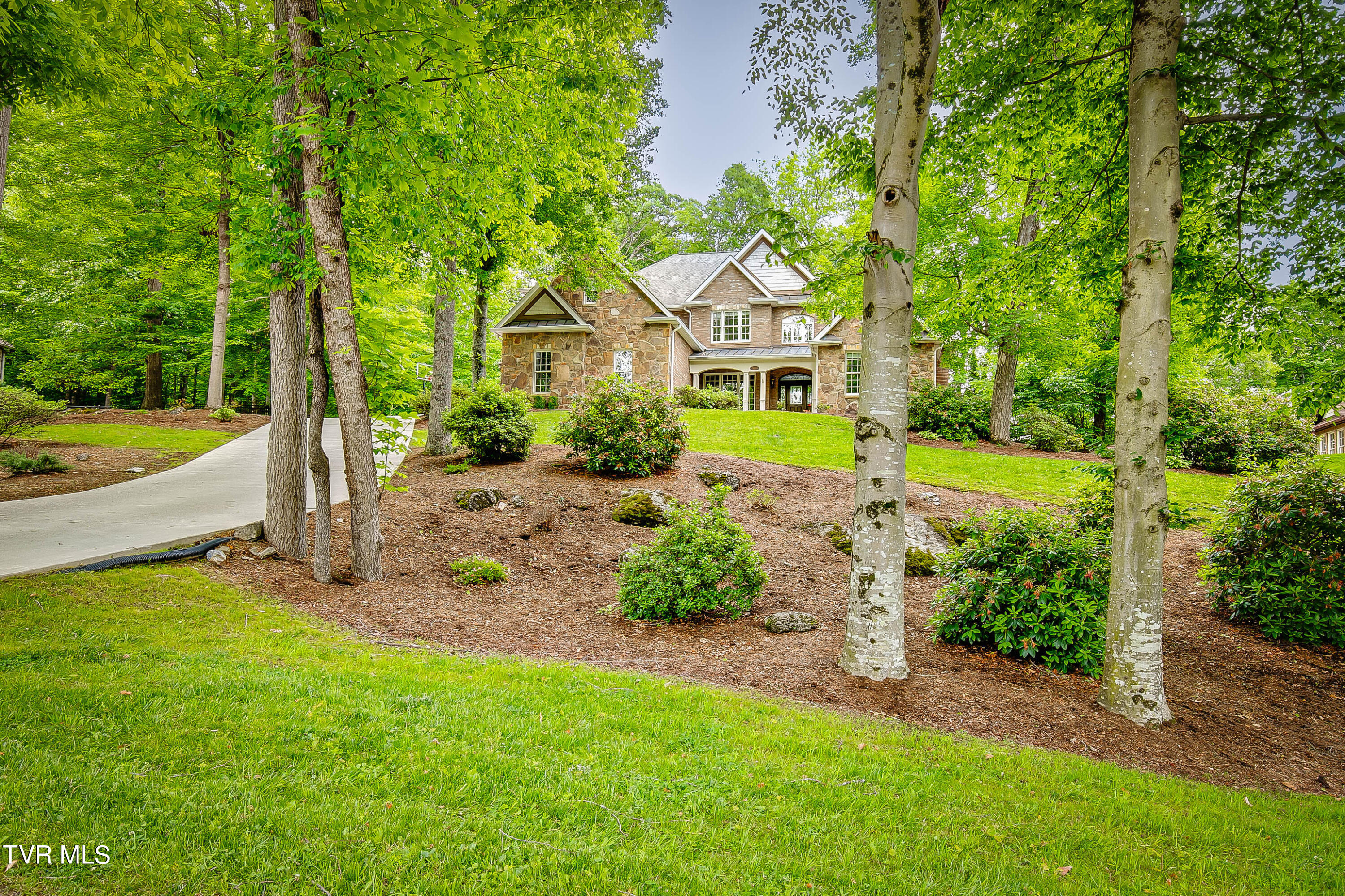 2660 Grand Oaks Drive