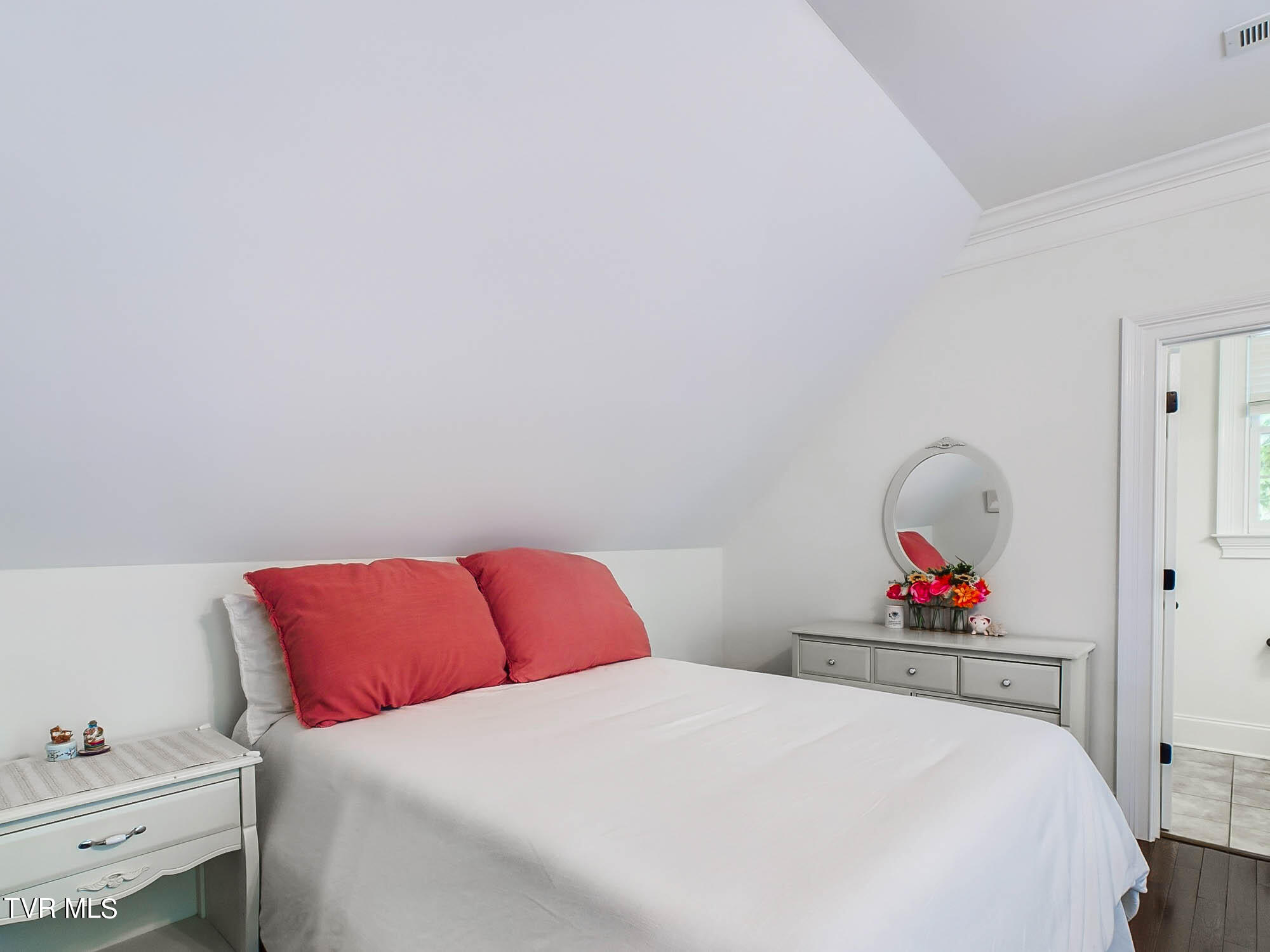 2660 Grand Oaks Drive