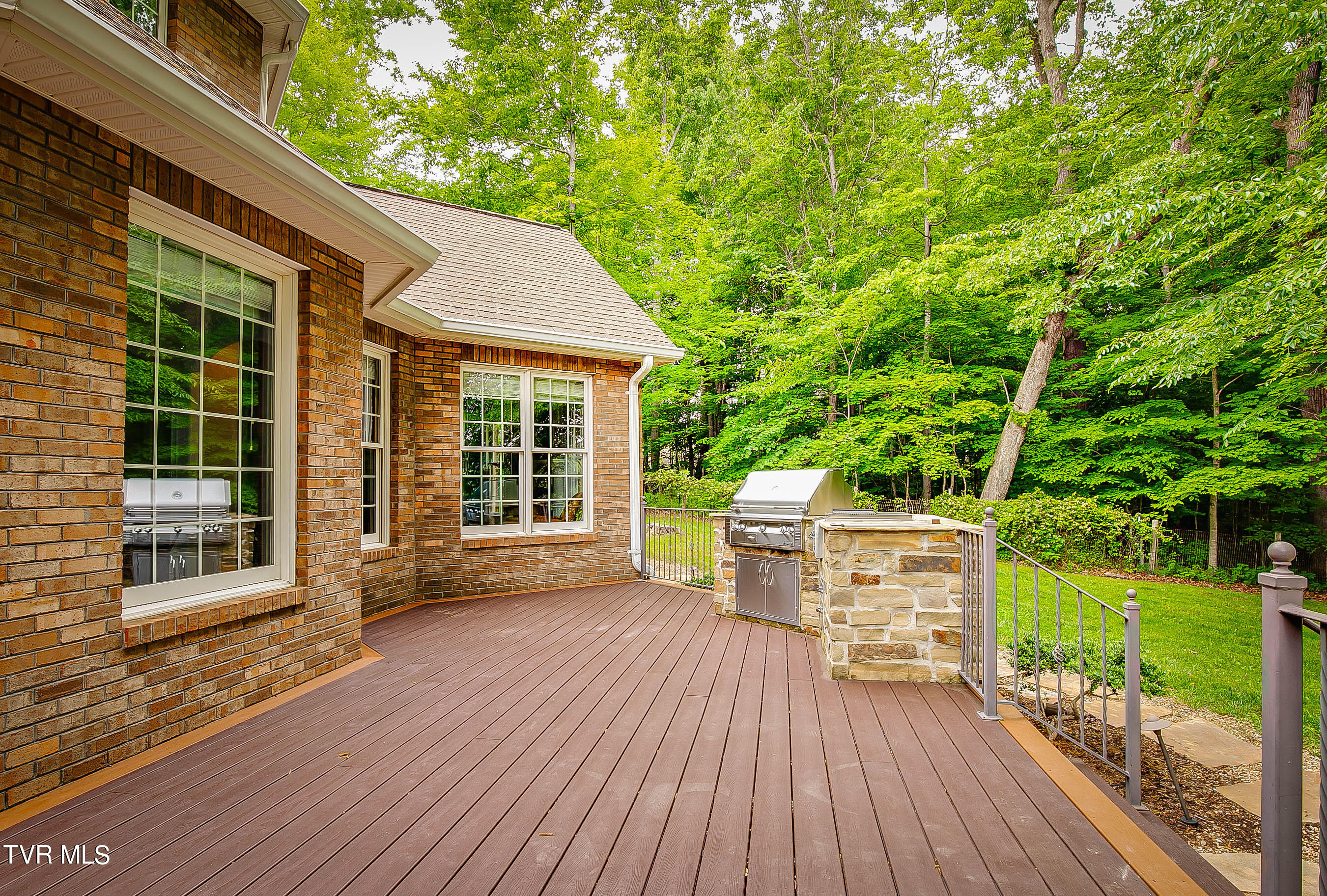 2660 Grand Oaks Drive