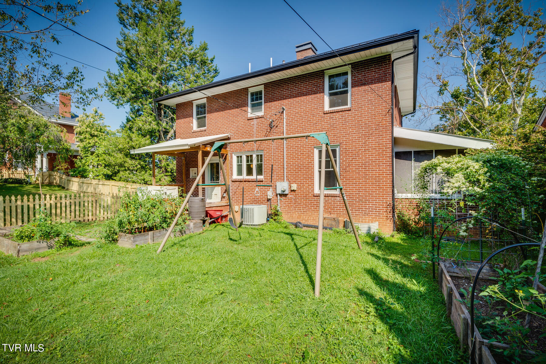 709 West Maple Street