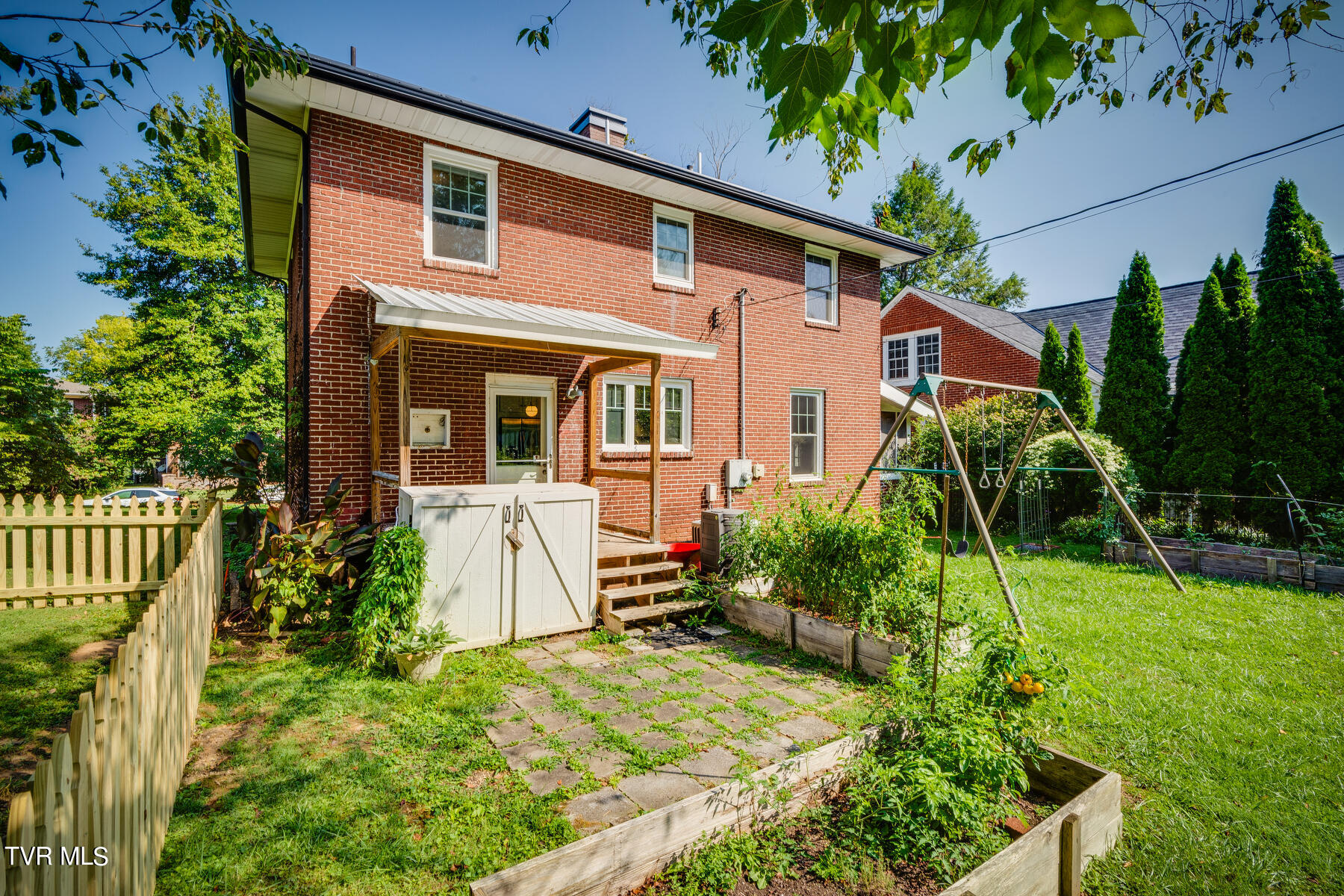 709 West Maple Street