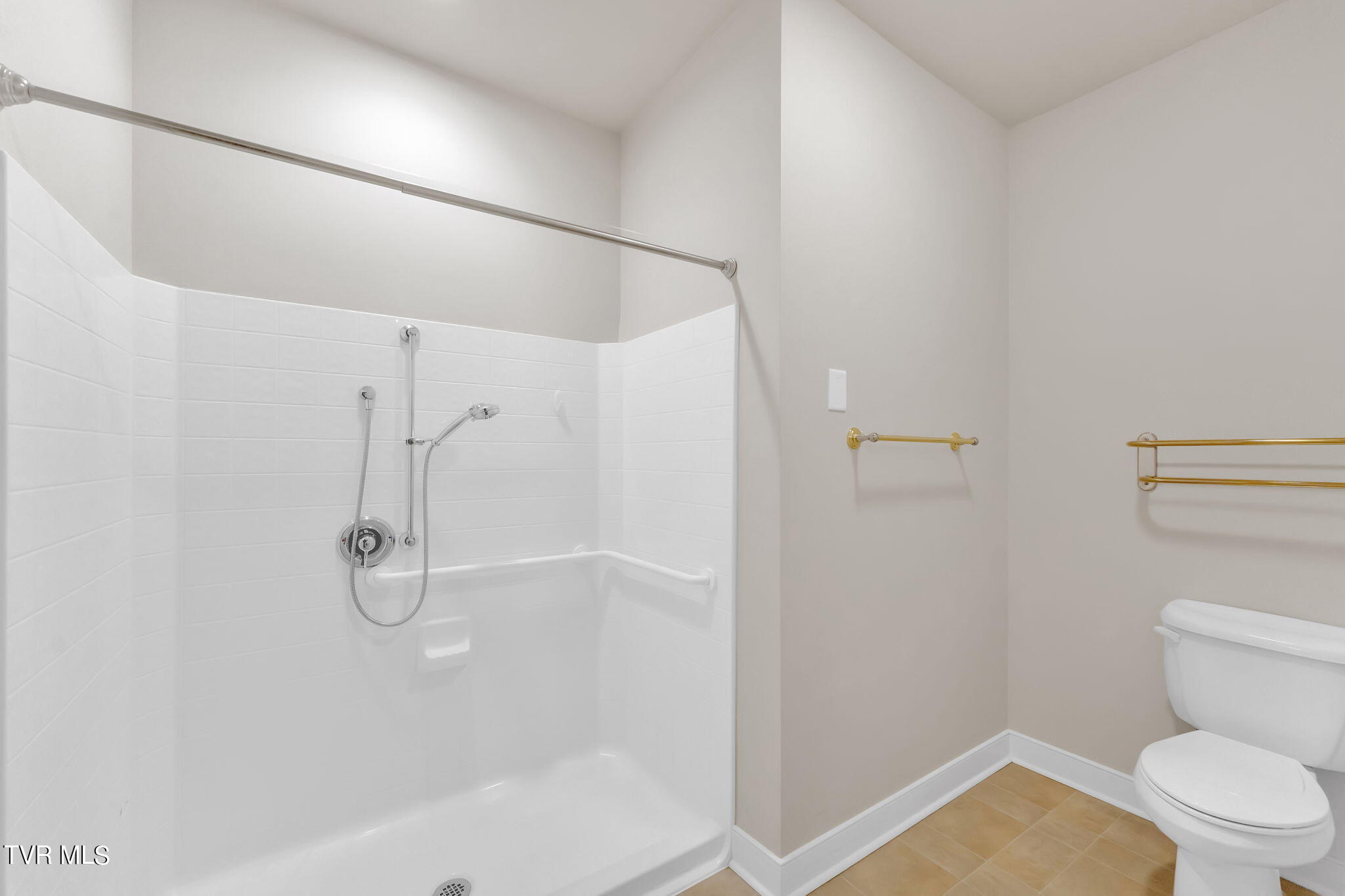 211 University Parkway, 14