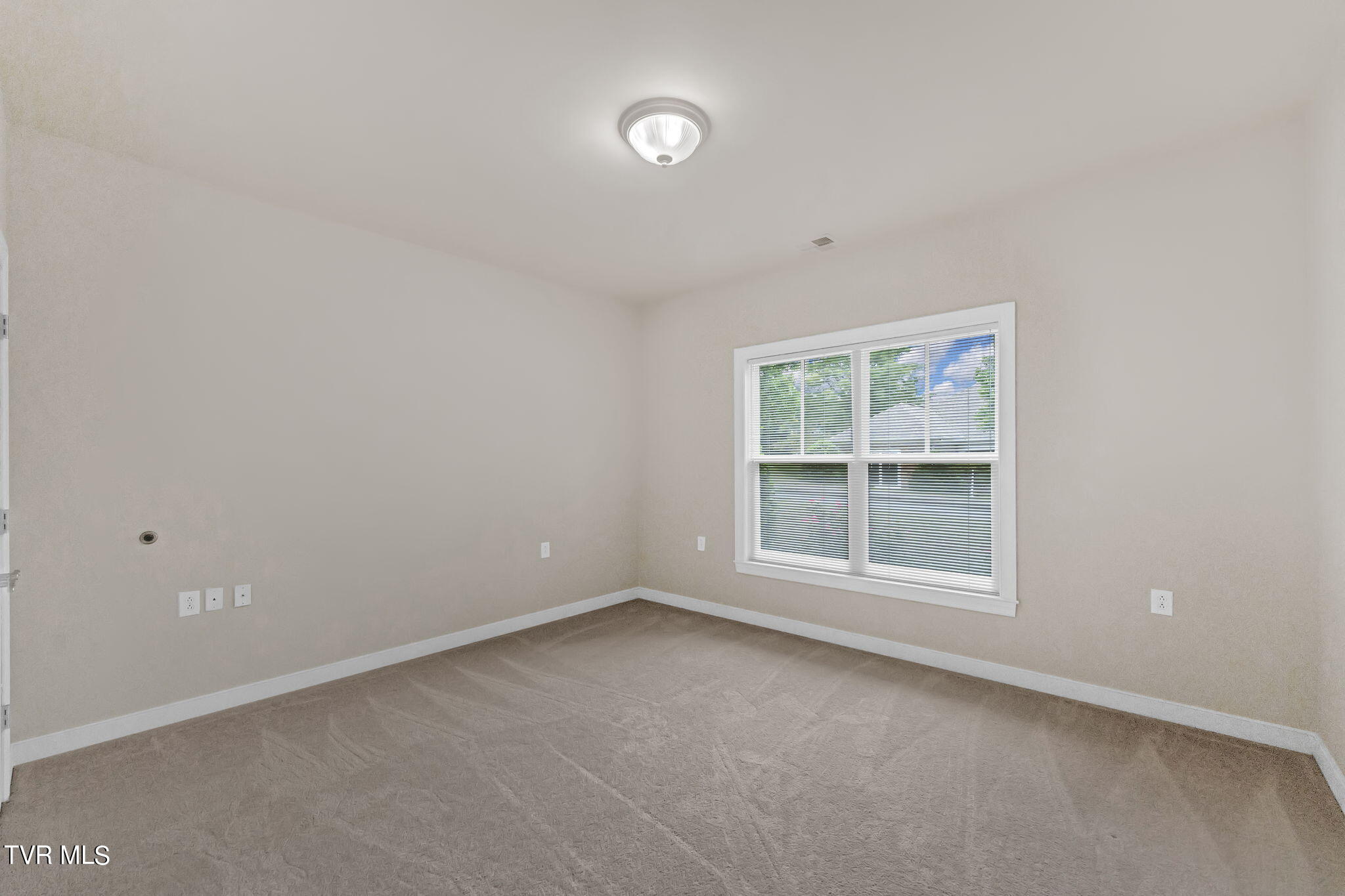 211 University Parkway, 14