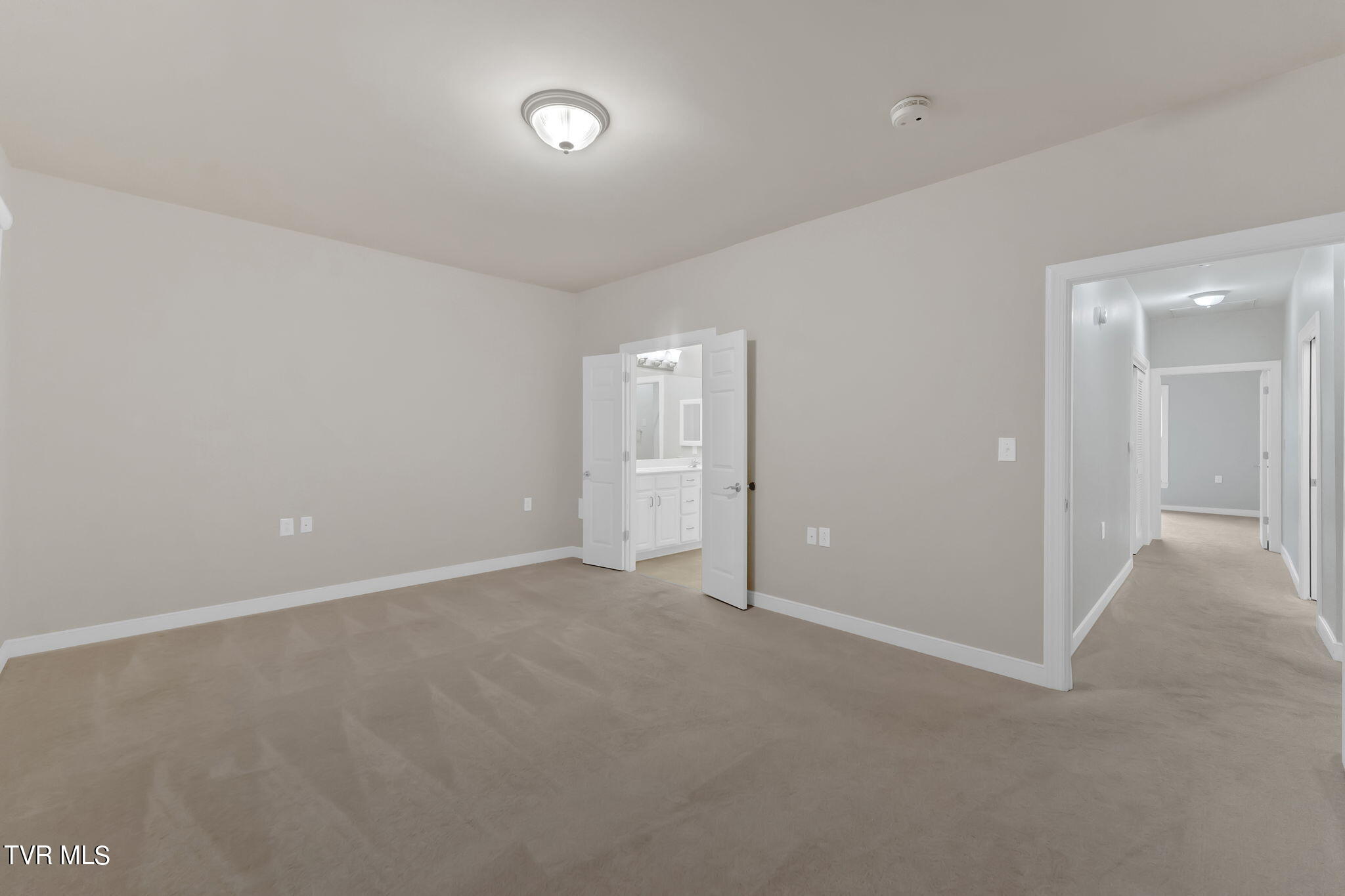 211 University Parkway, 14