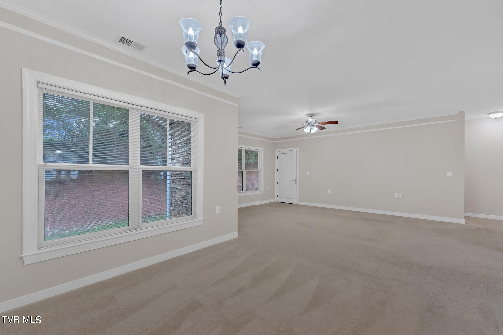 211 University Parkway, 14