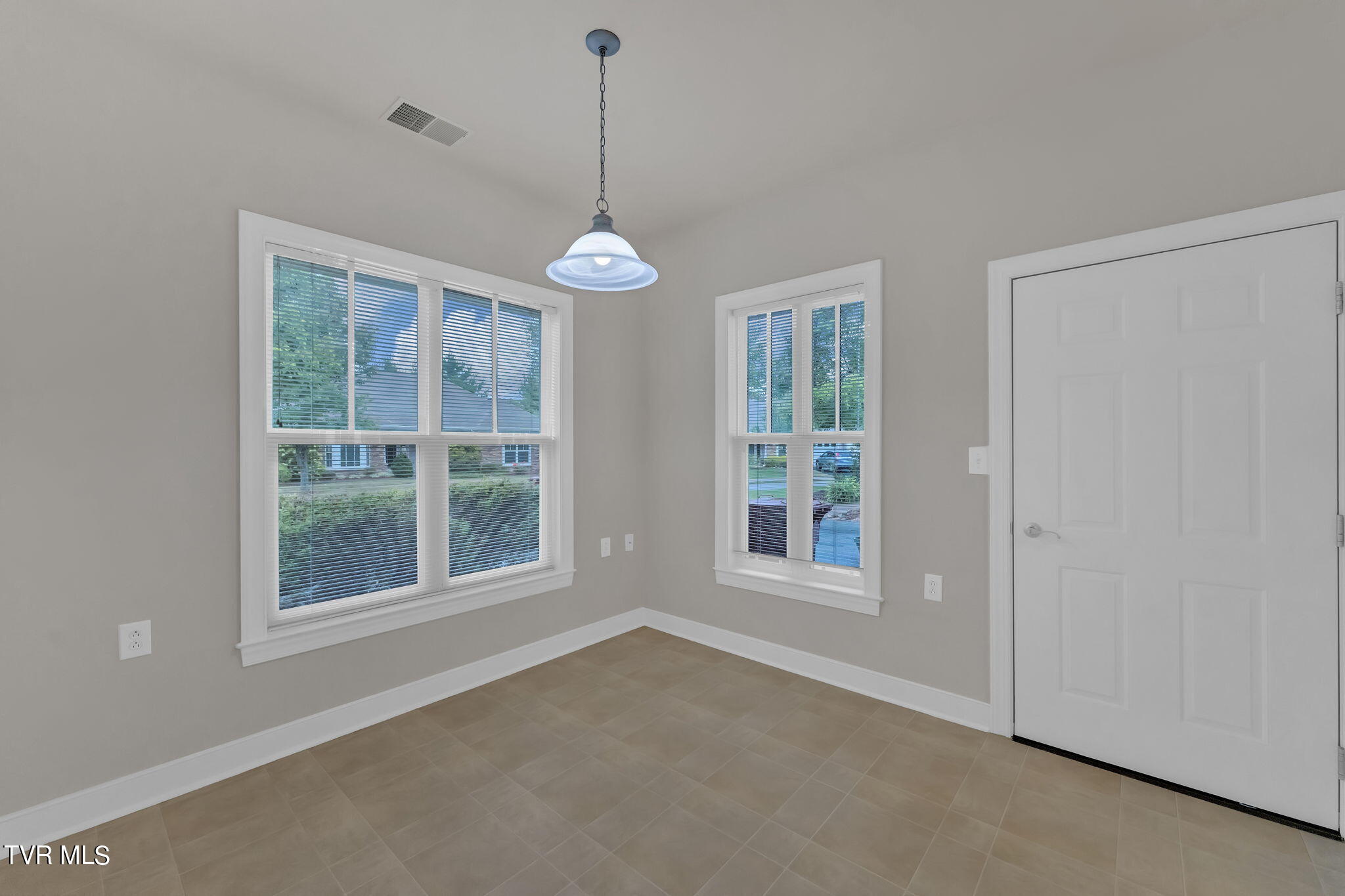 211 University Parkway, 14