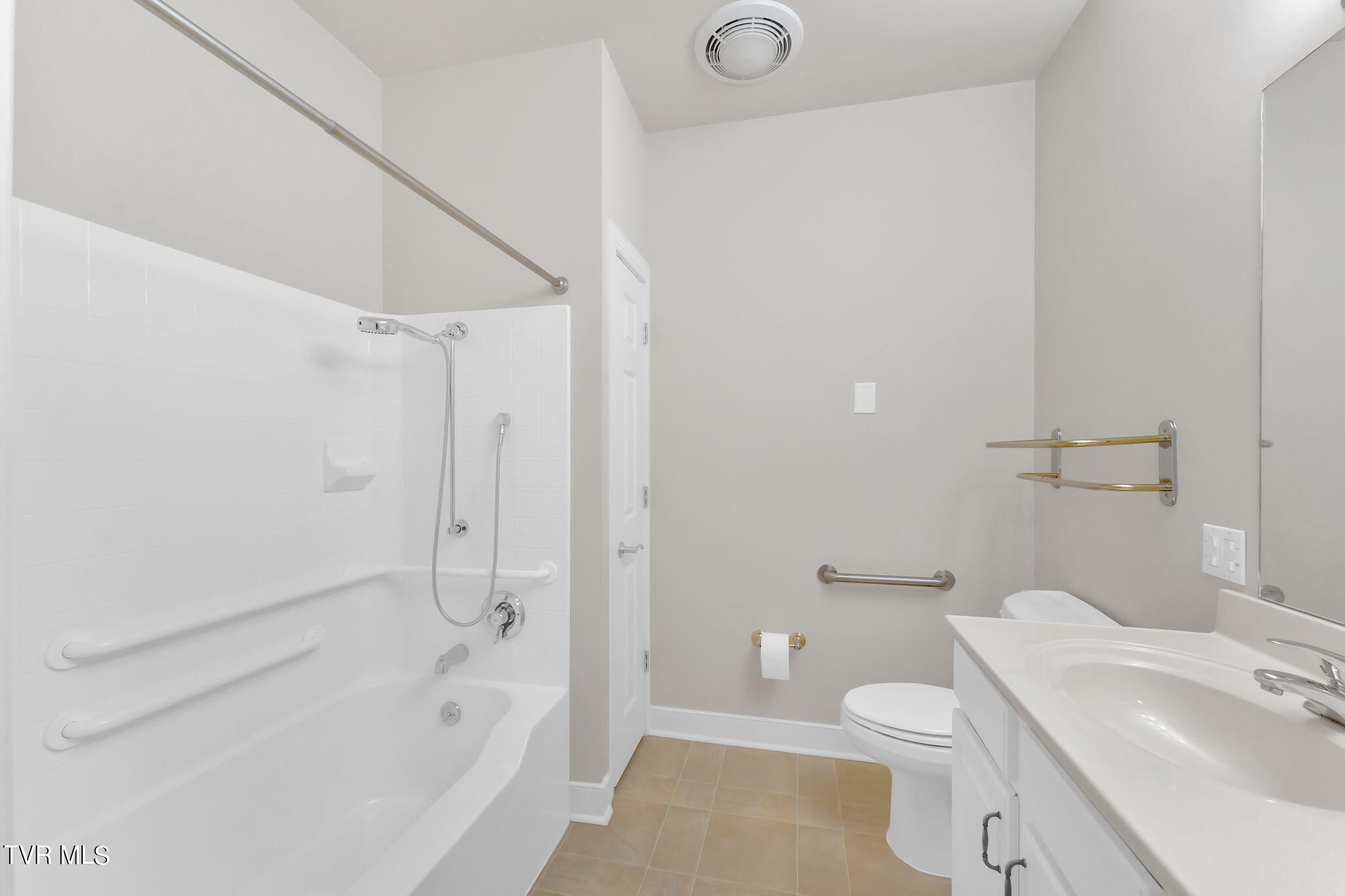 211 University Parkway, 14