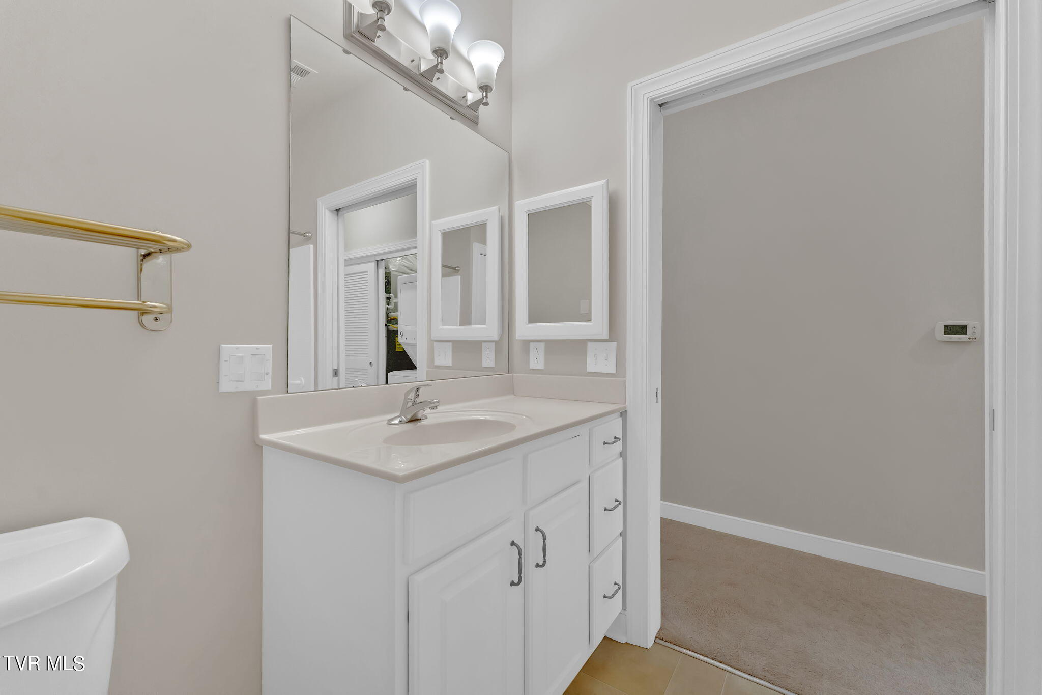 211 University Parkway, 14