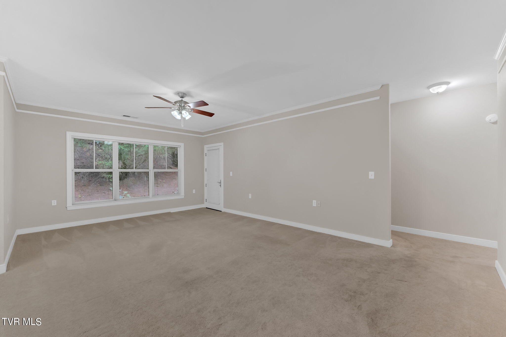 211 University Parkway, 14