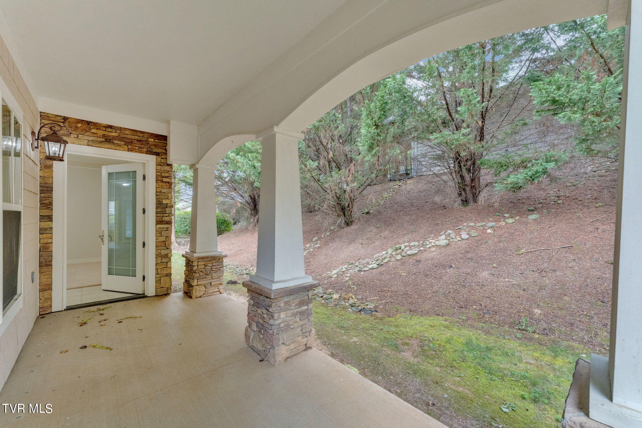 211 University Parkway, 14