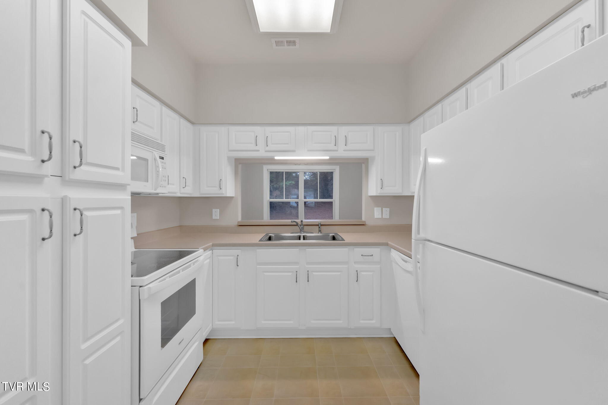 211 University Parkway, 14