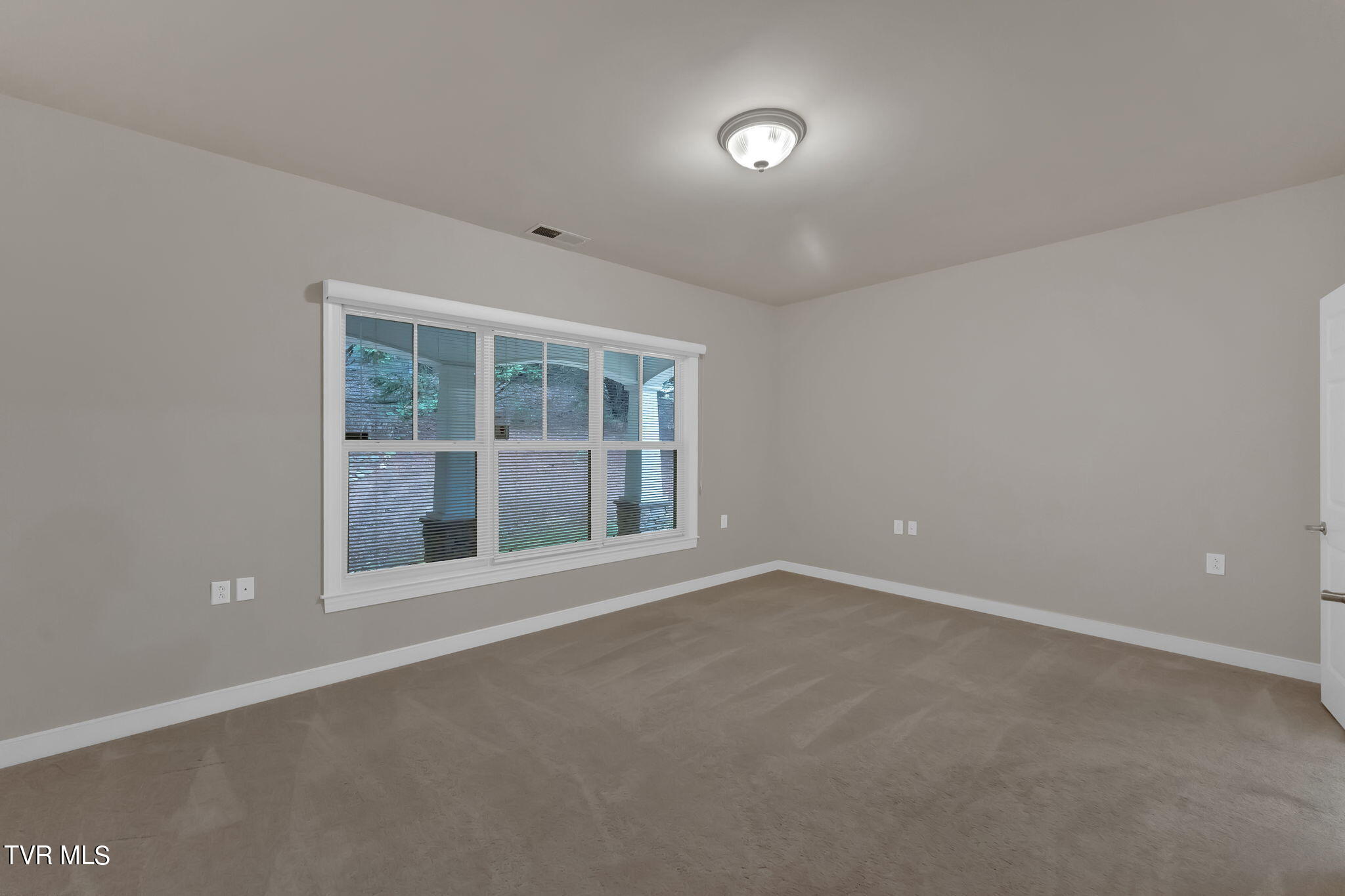 211 University Parkway, 14