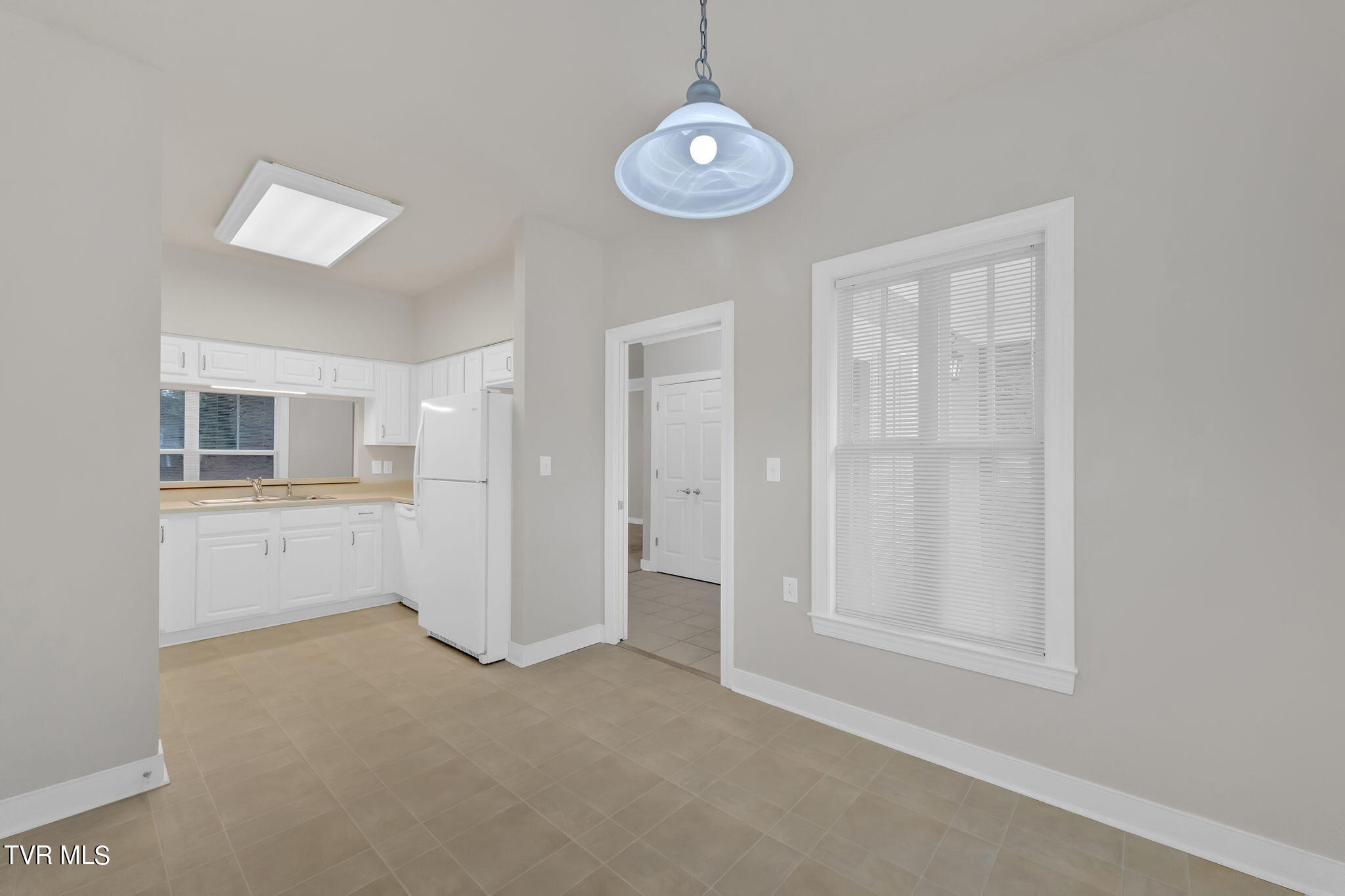 211 University Parkway, 14