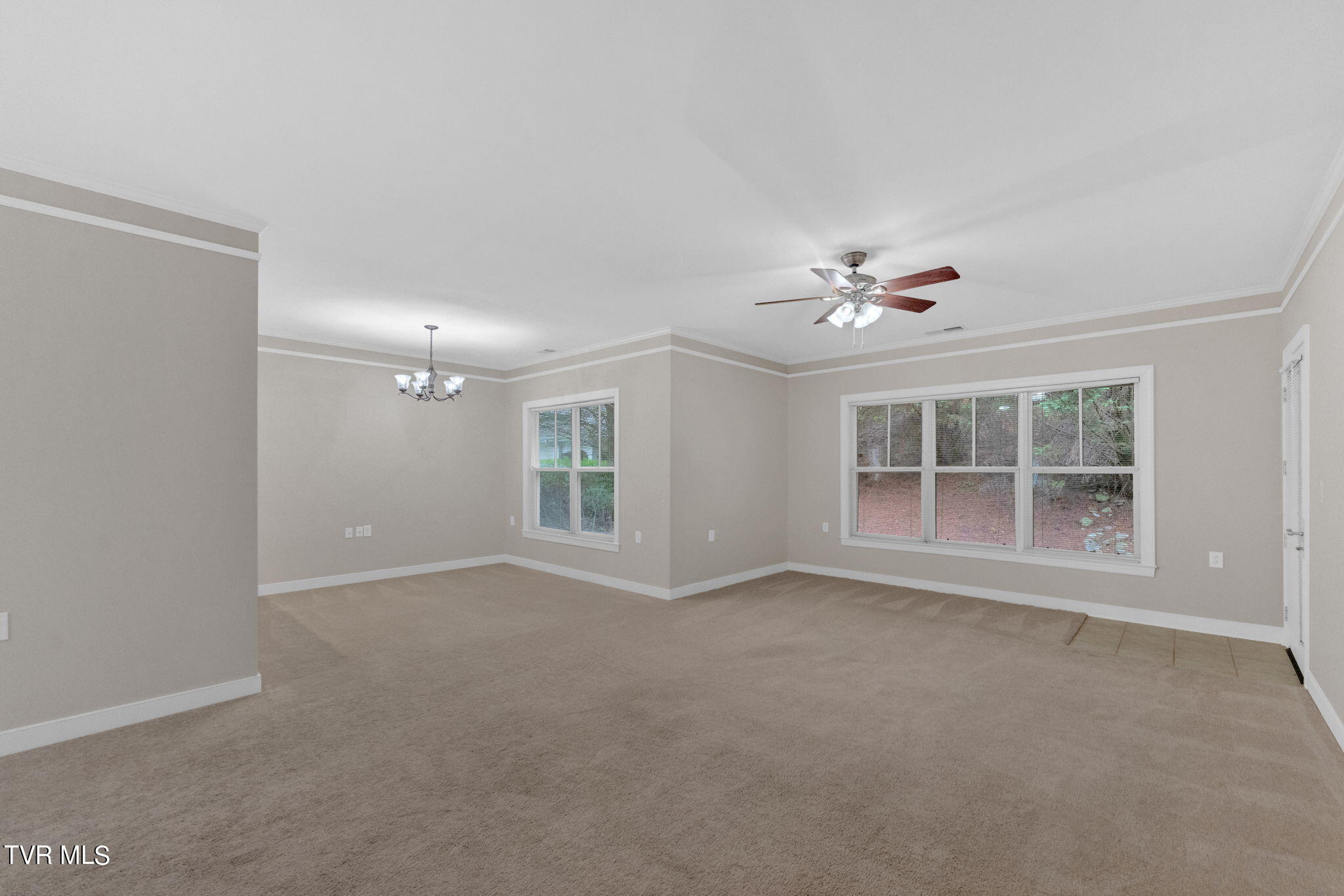 211 University Parkway, 14