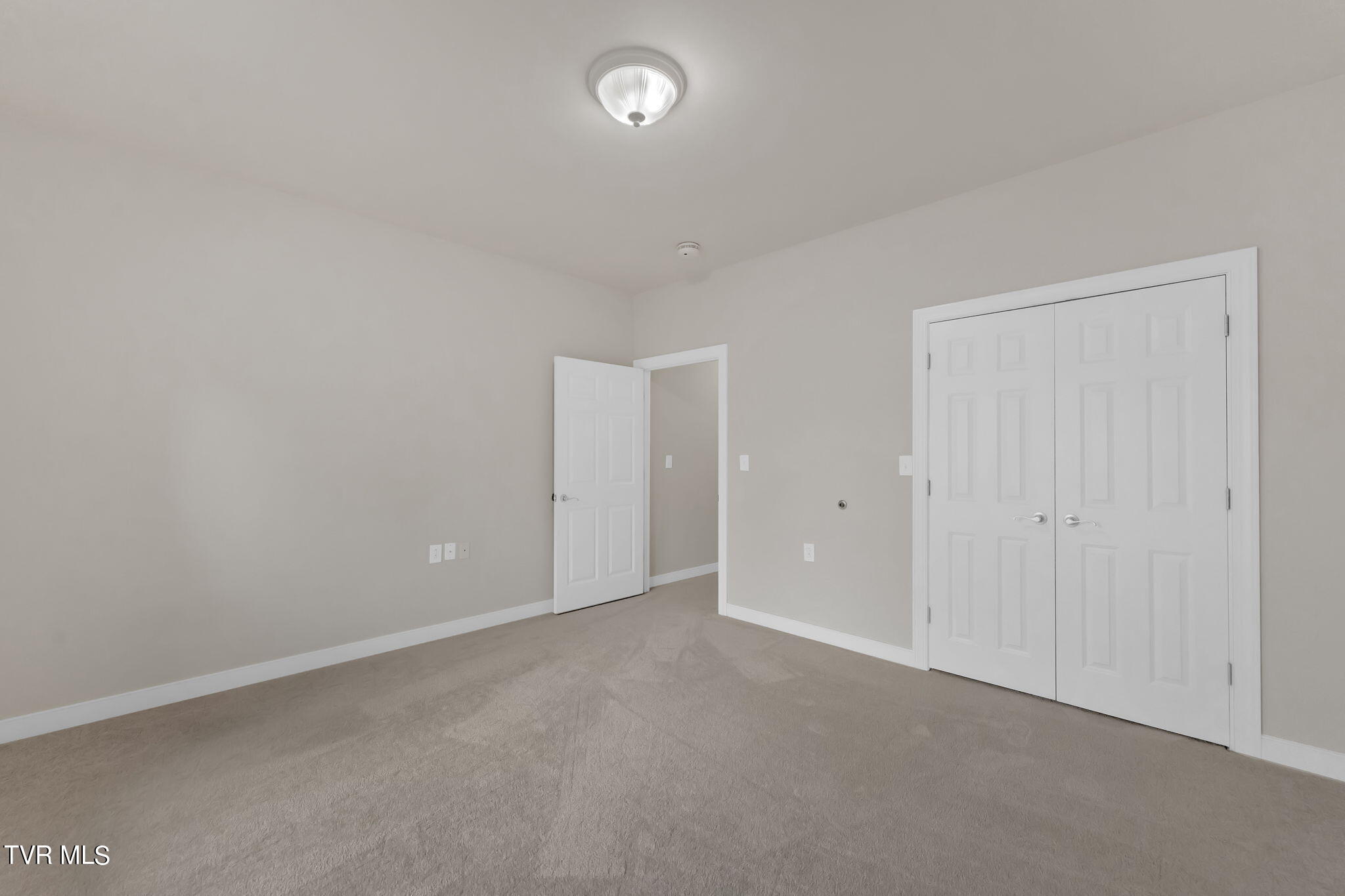 211 University Parkway, 14