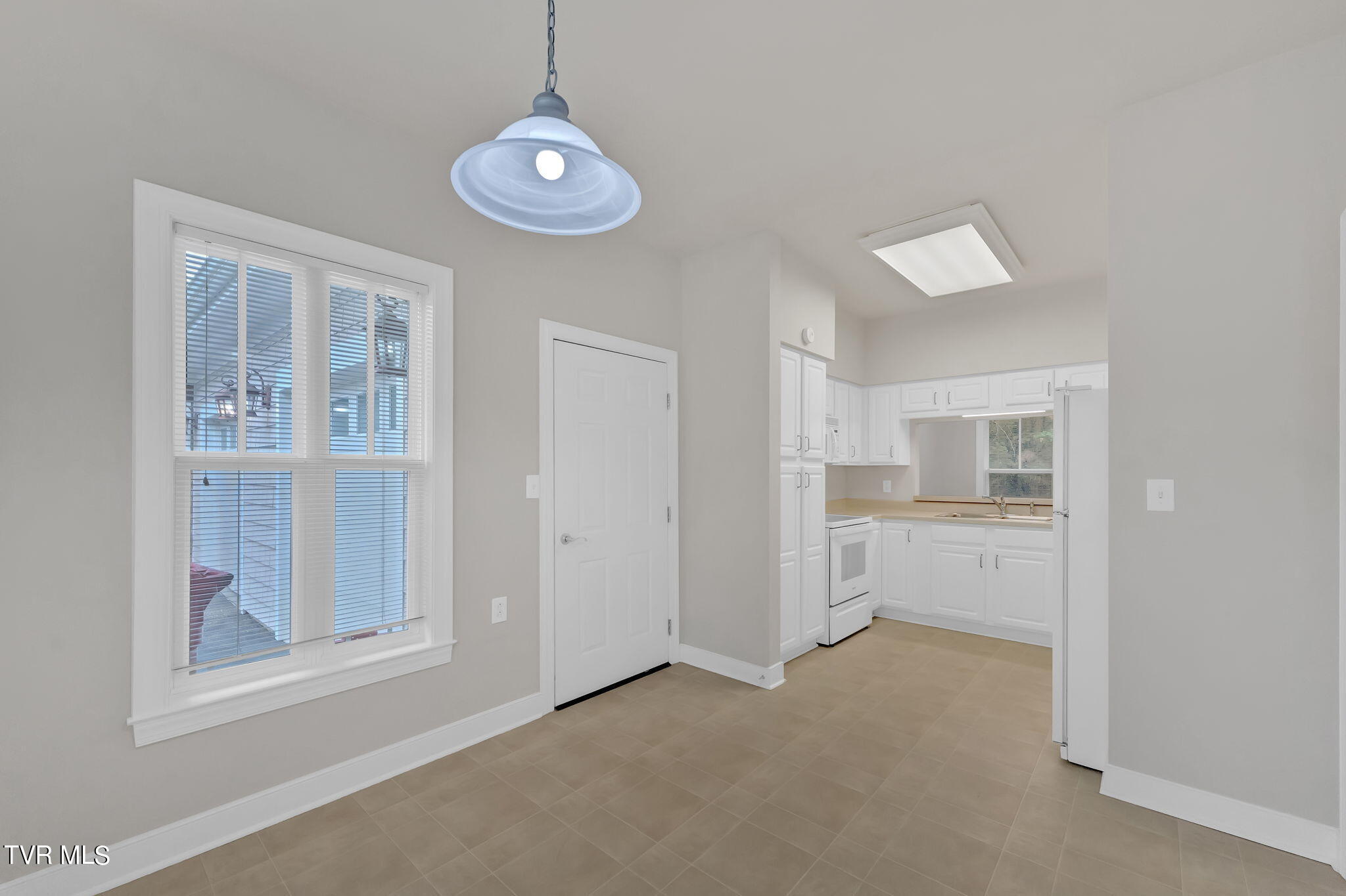 211 University Parkway, 14