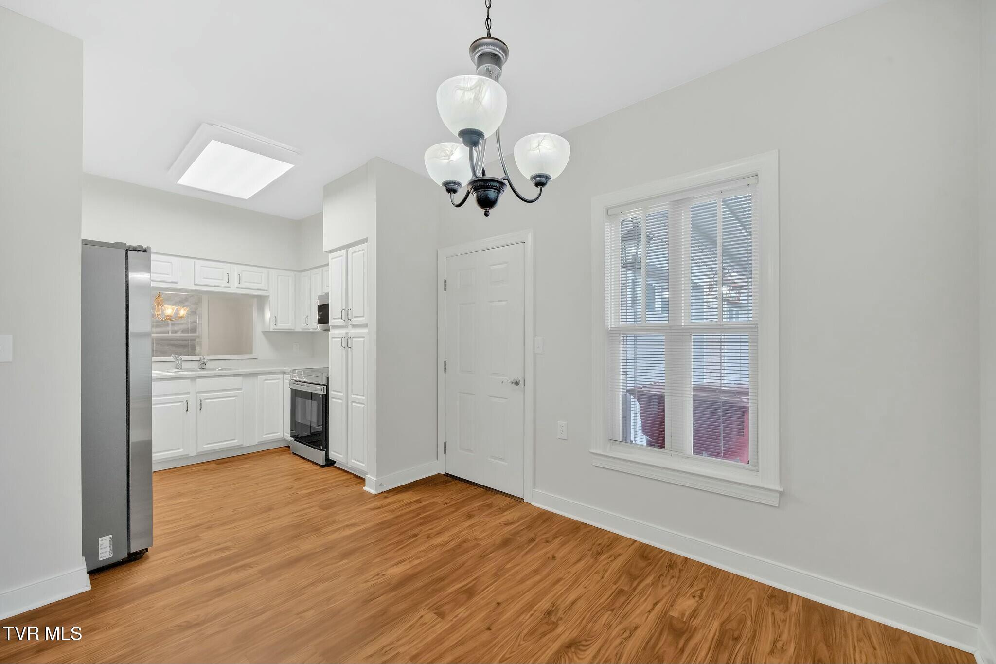 211 University Parkway, 11