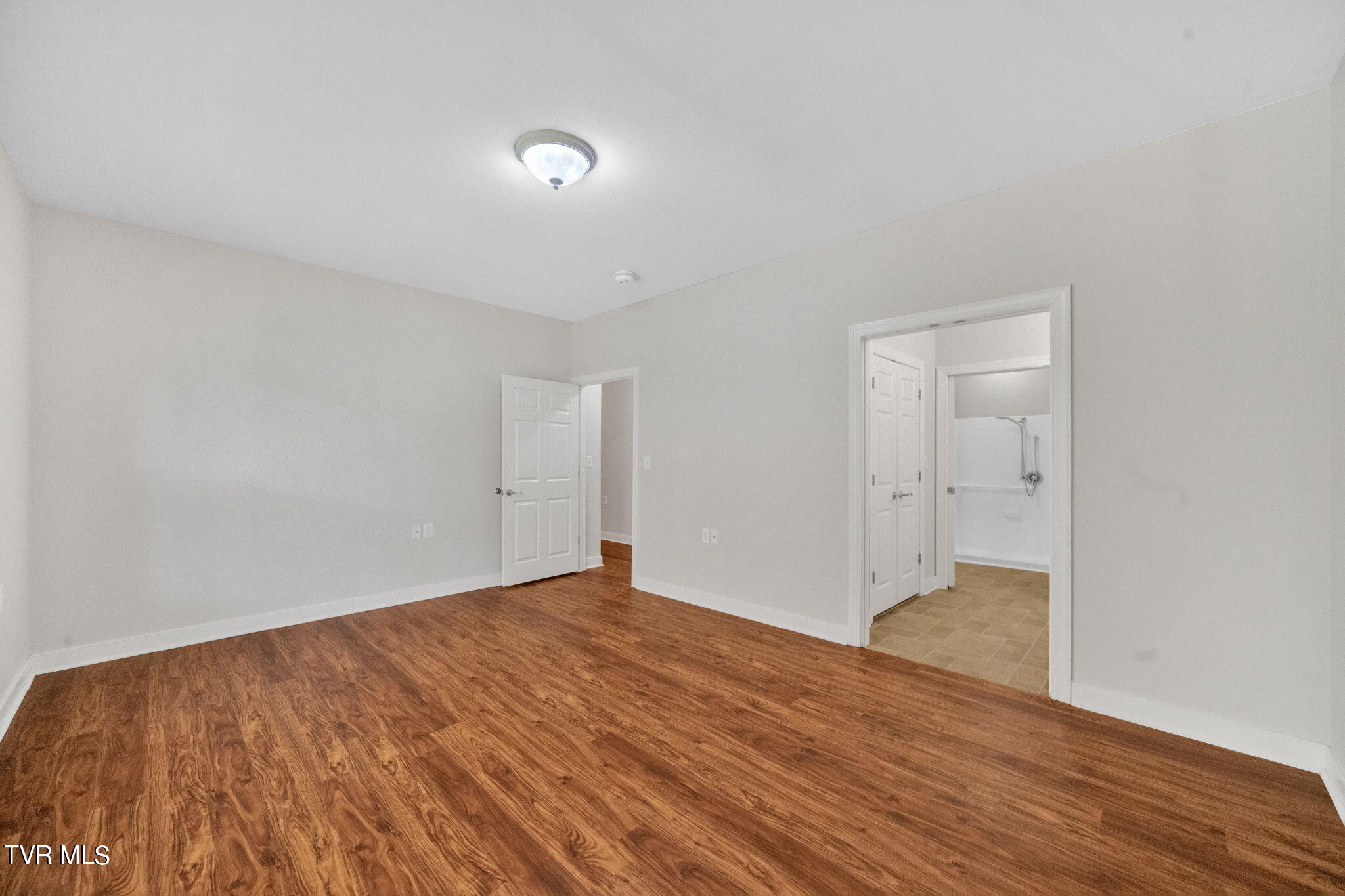 211 University Parkway, 11