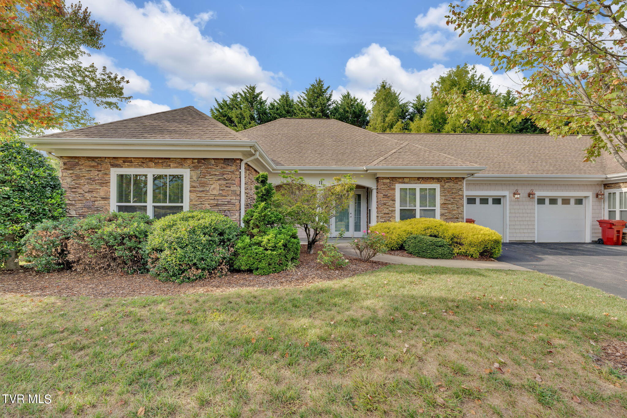 211 University Parkway, 11