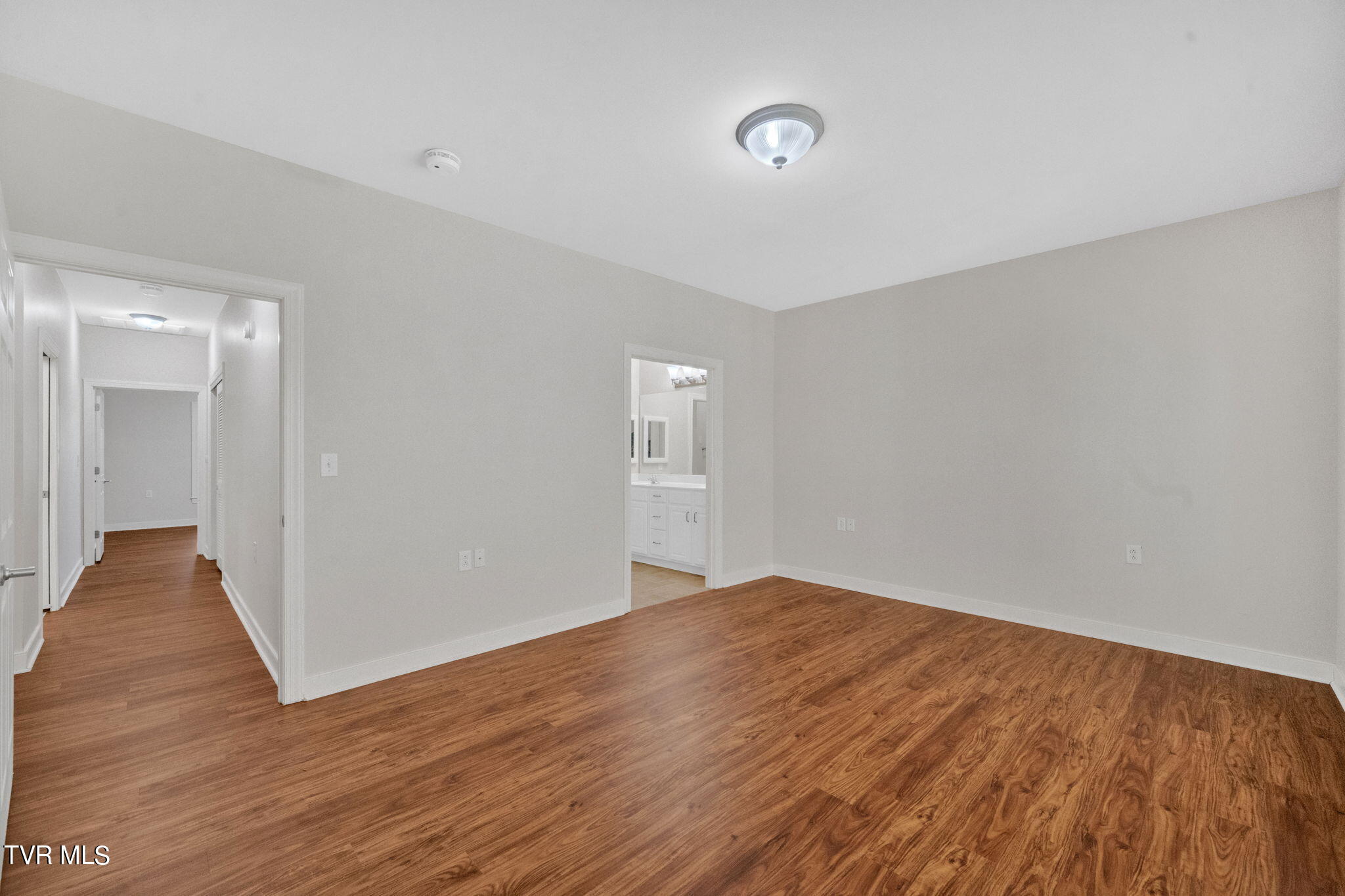 211 University Parkway, 11