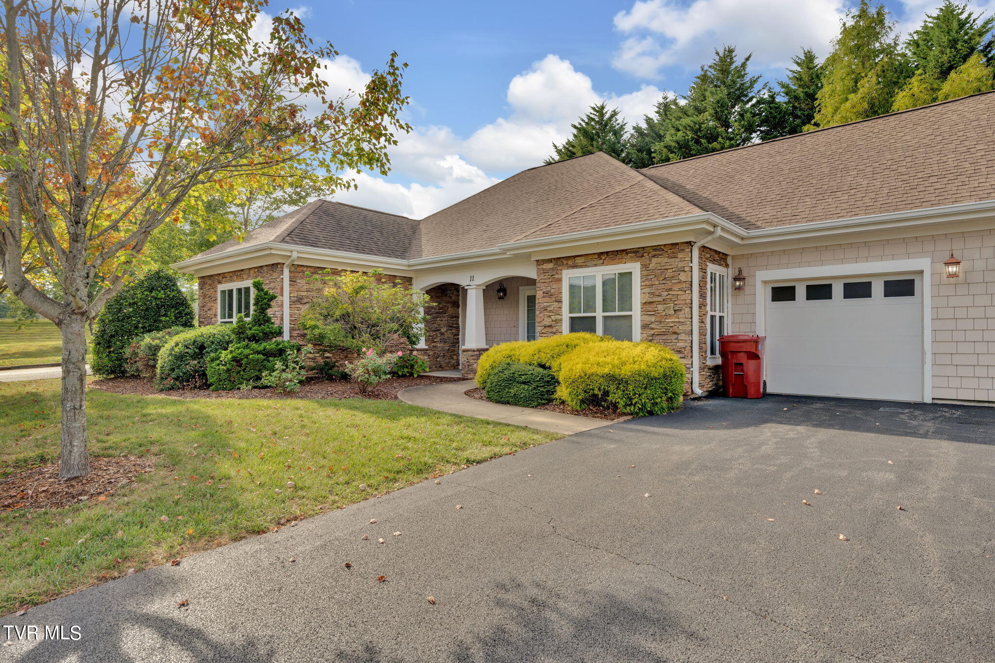 211 University Parkway, 11