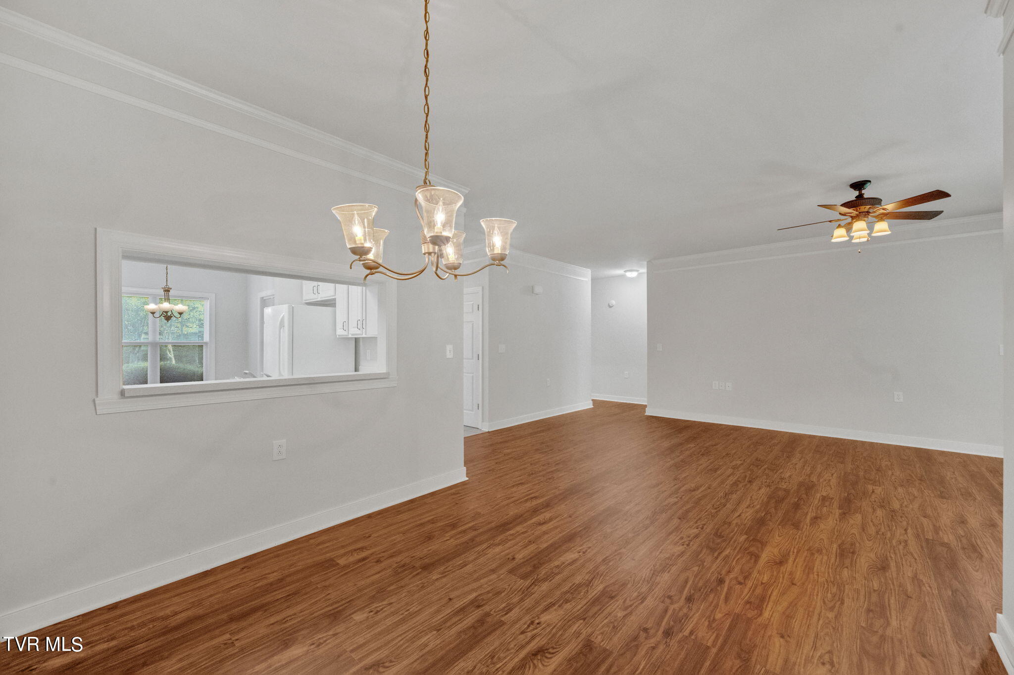 211 University Parkway, 11