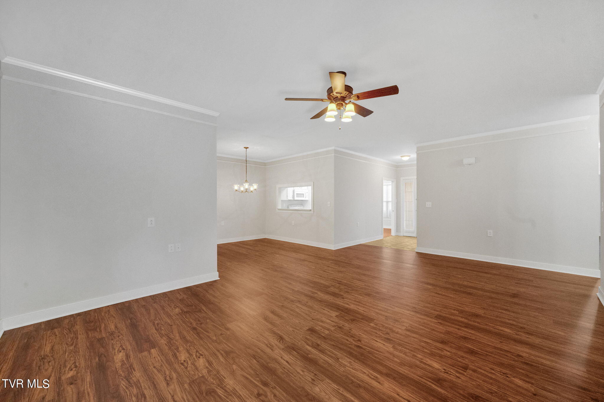 211 University Parkway, 11