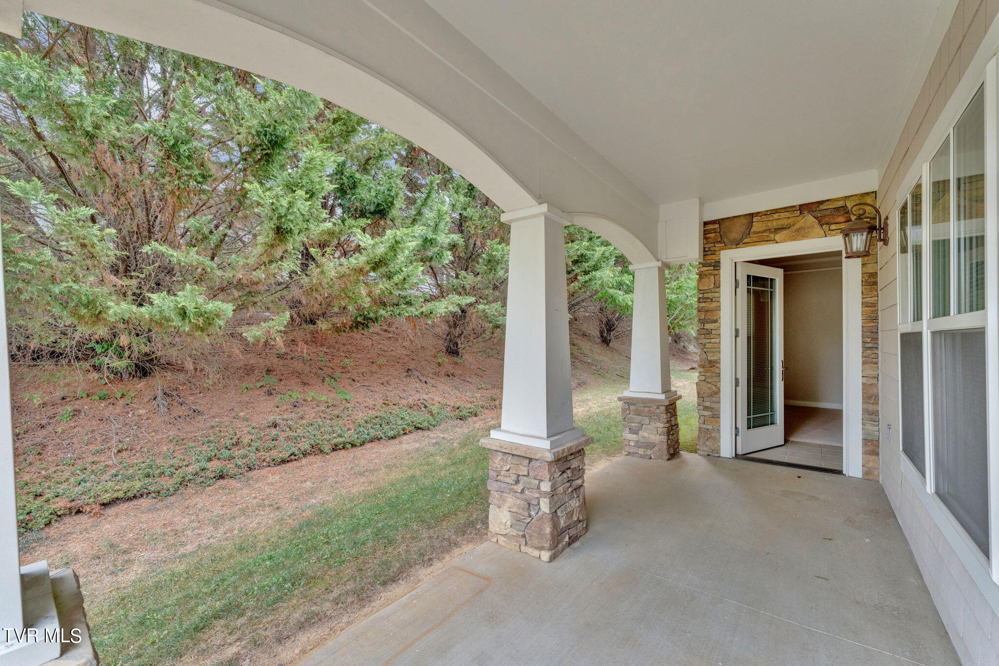 211 University Parkway, 11