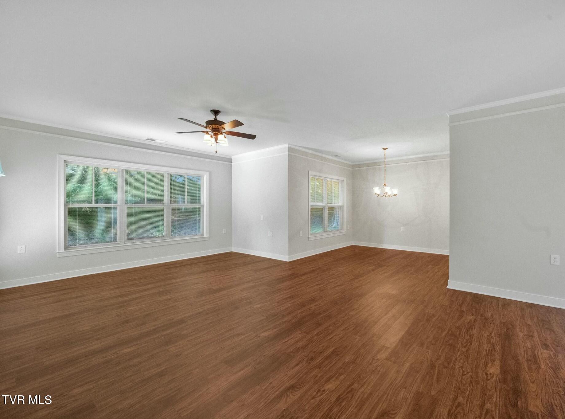 211 University Parkway, 11