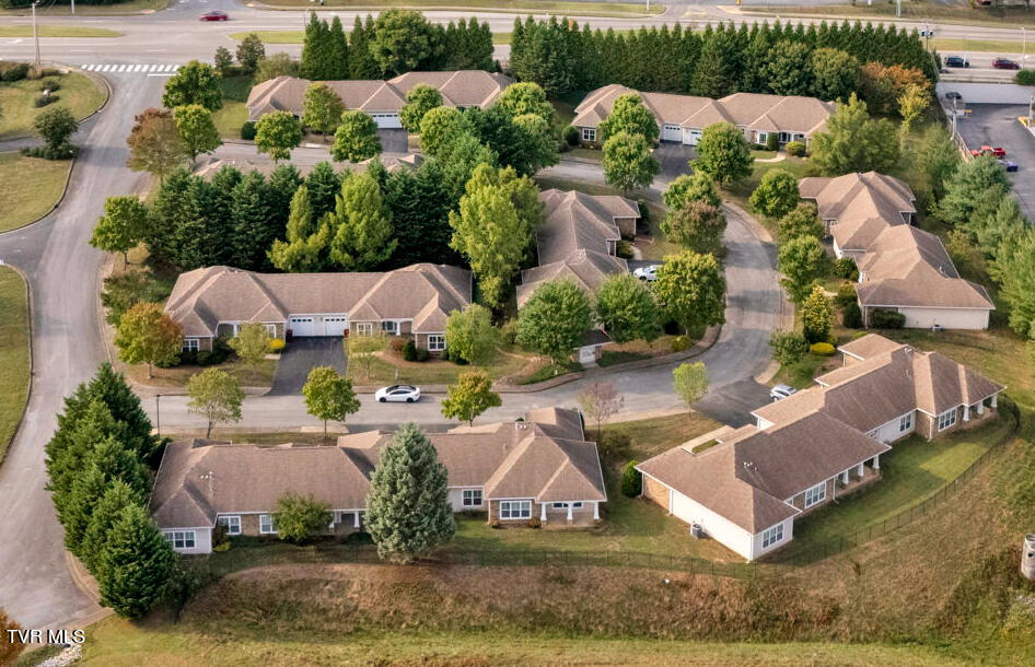 211 University Parkway, 11