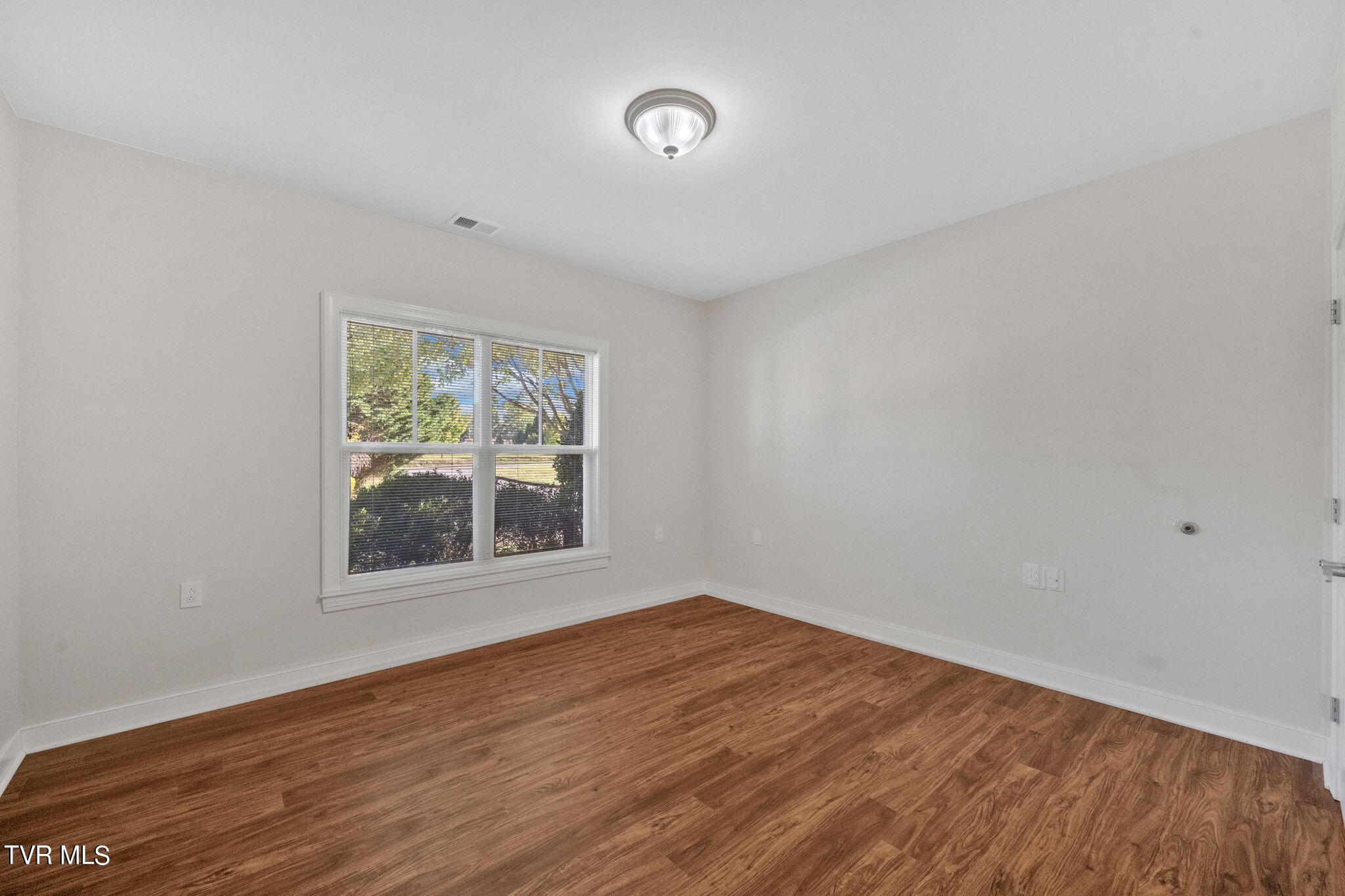 211 University Parkway, 11