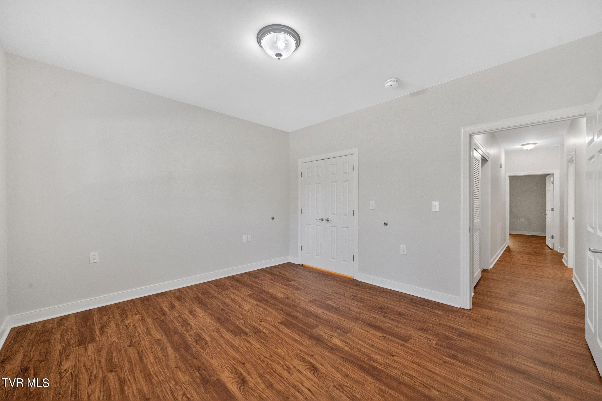 211 University Parkway, 11