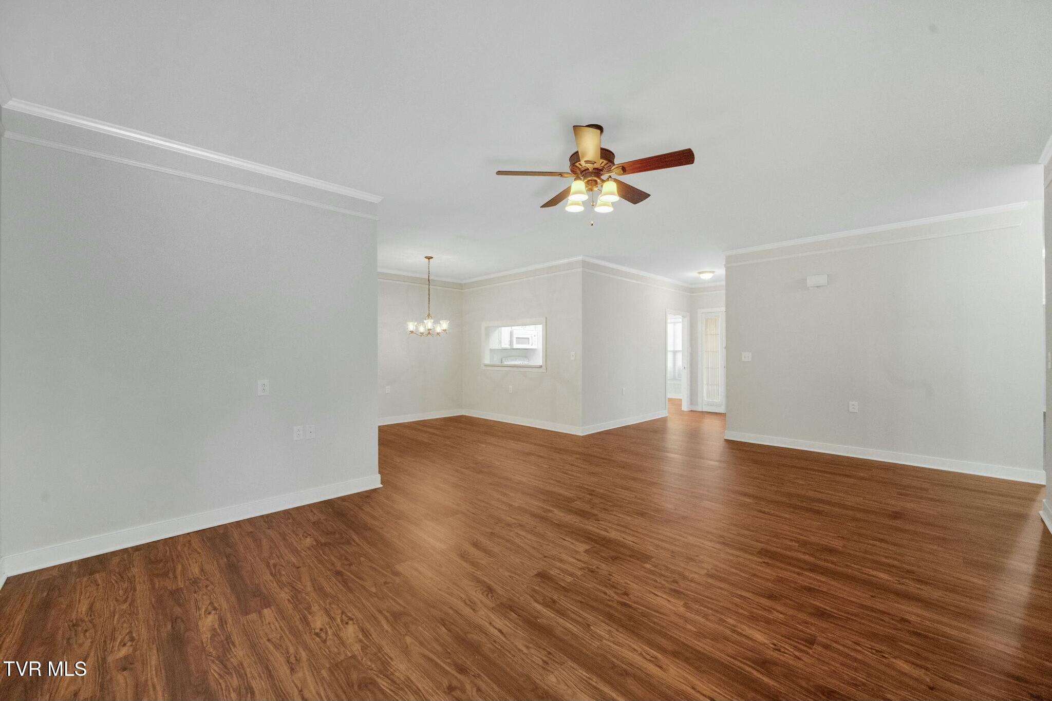 211 University Parkway, 11