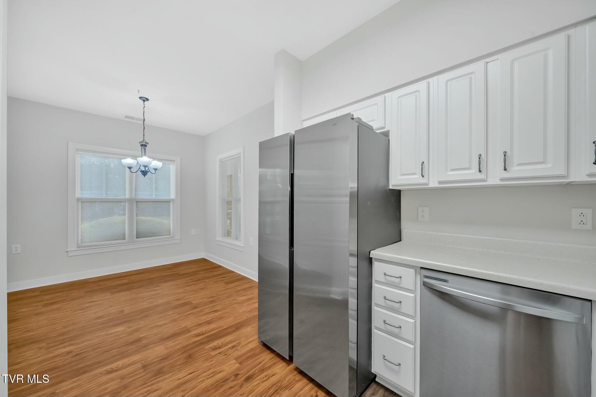 211 University Parkway, 11