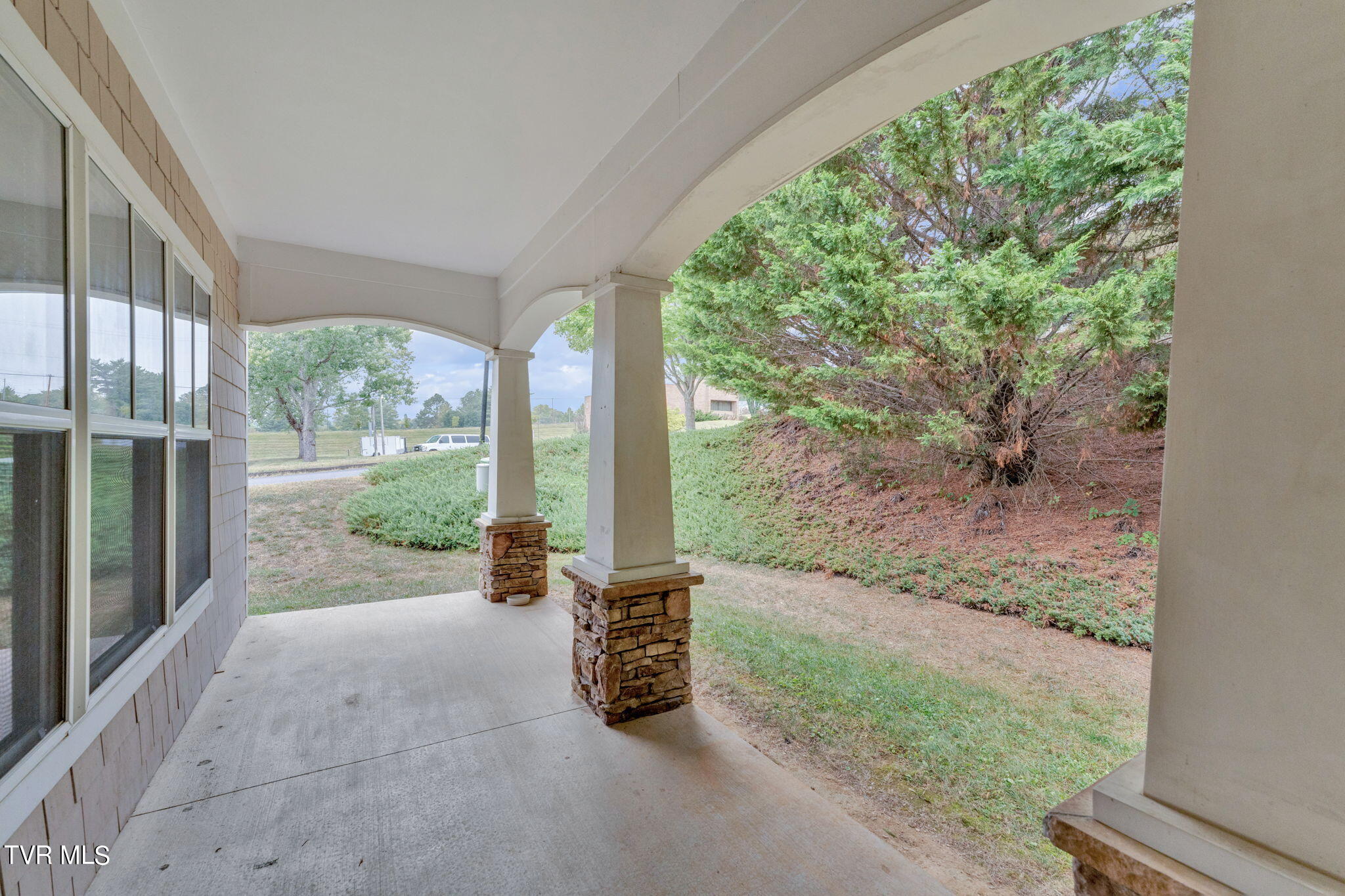 211 University Parkway, 11