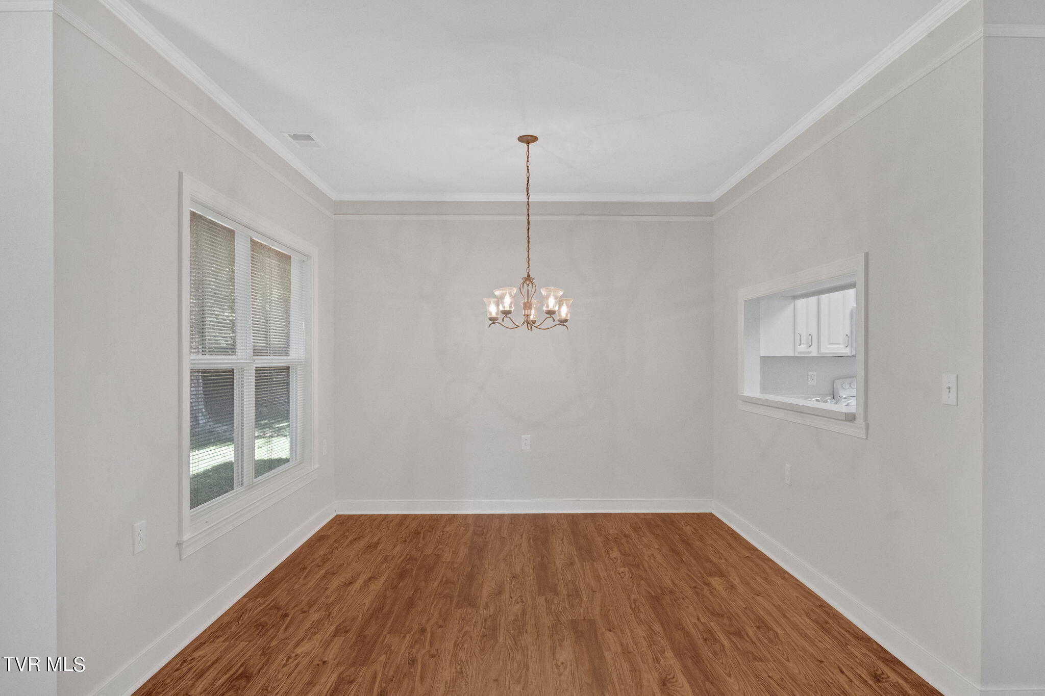 211 University Parkway, 11