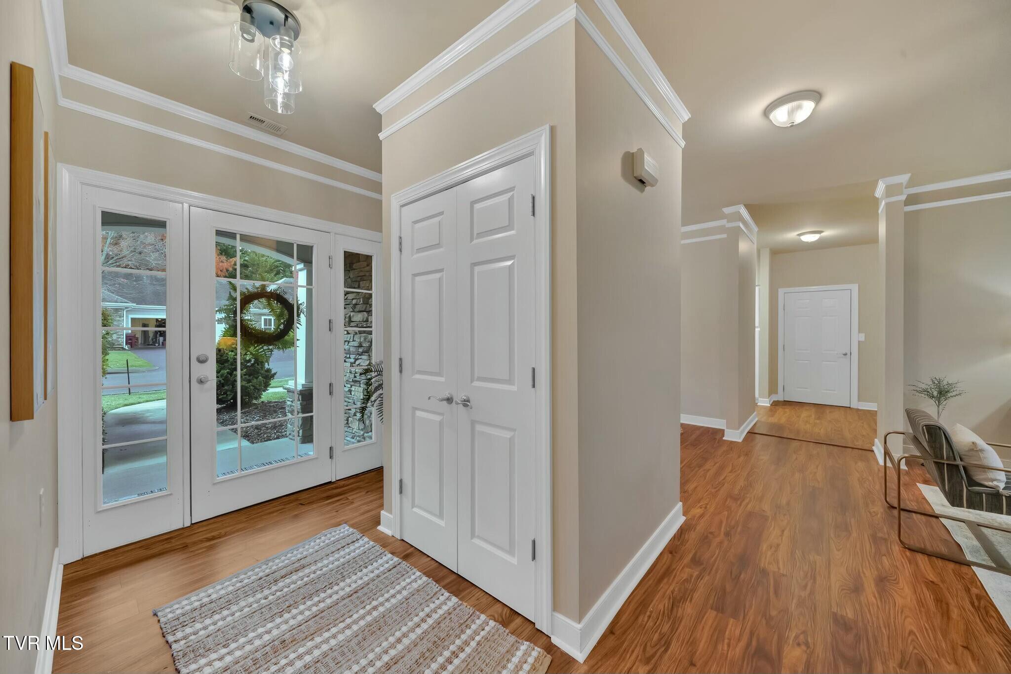 211 University Parkway, 6