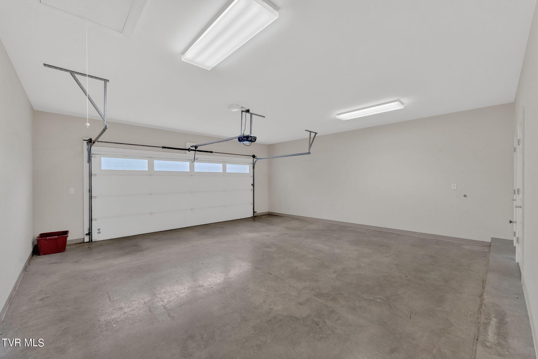 211 University Parkway, 6