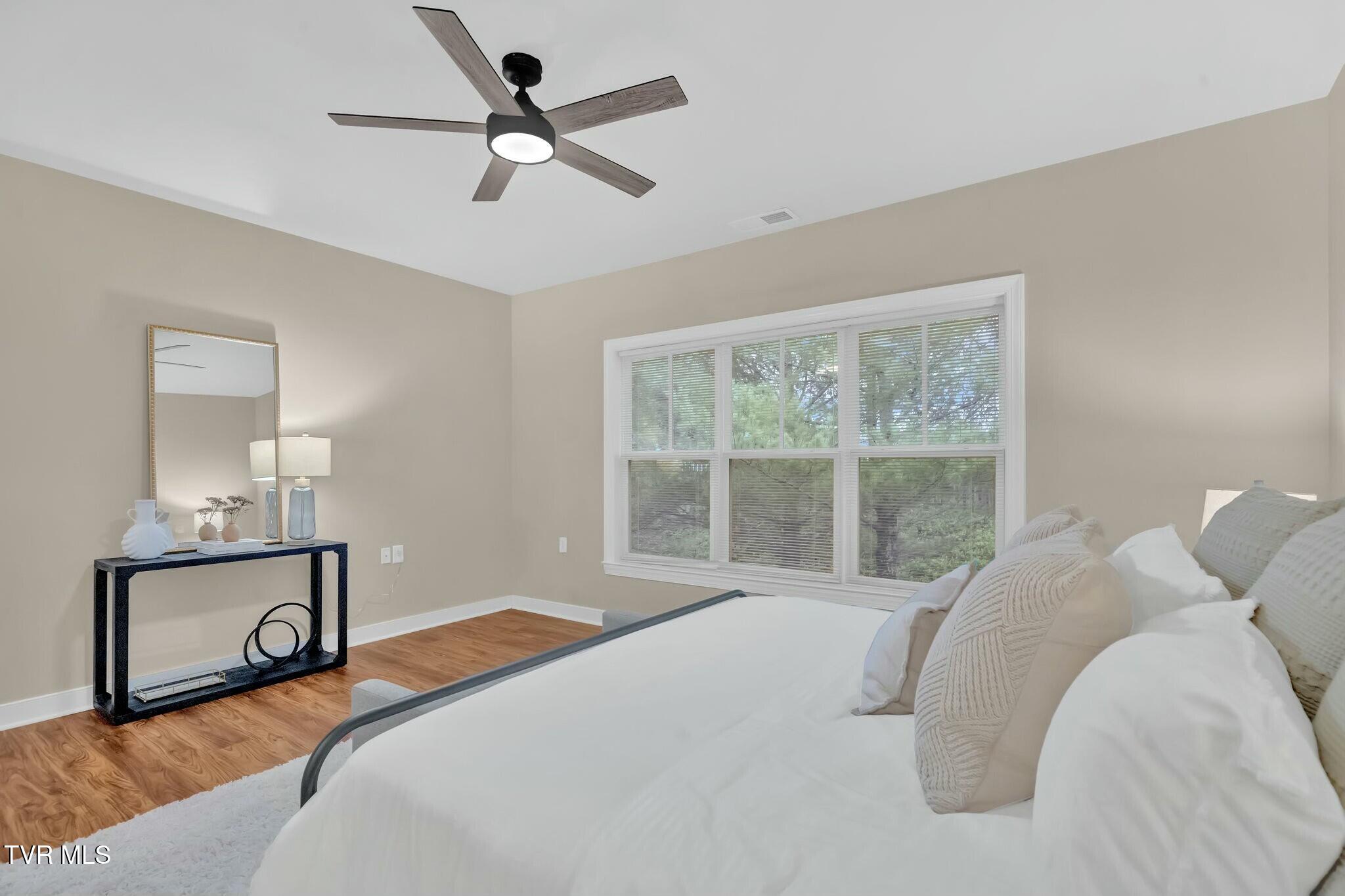 211 University Parkway, 6