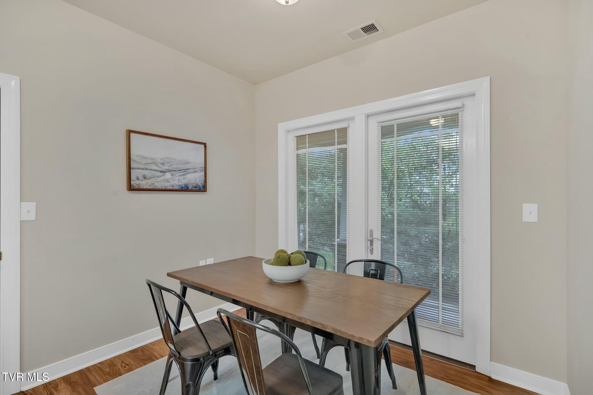 211 University Parkway, 6