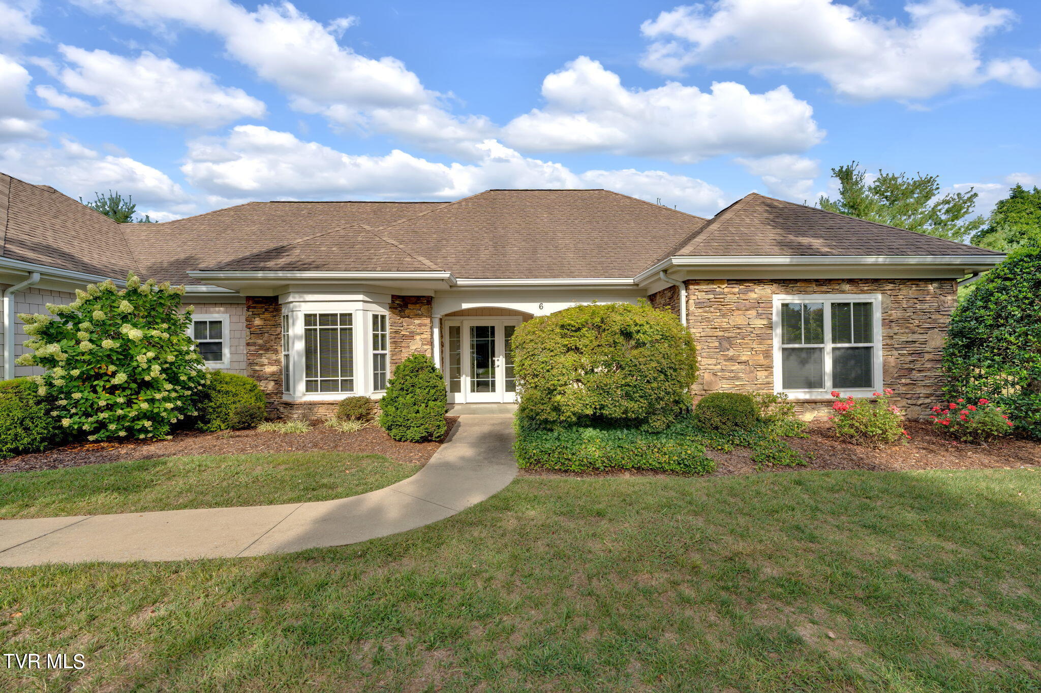 211 University Parkway, 6