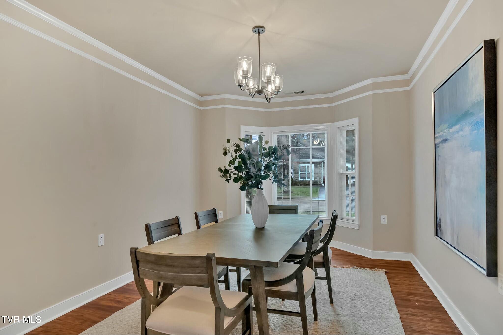 211 University Parkway, 6