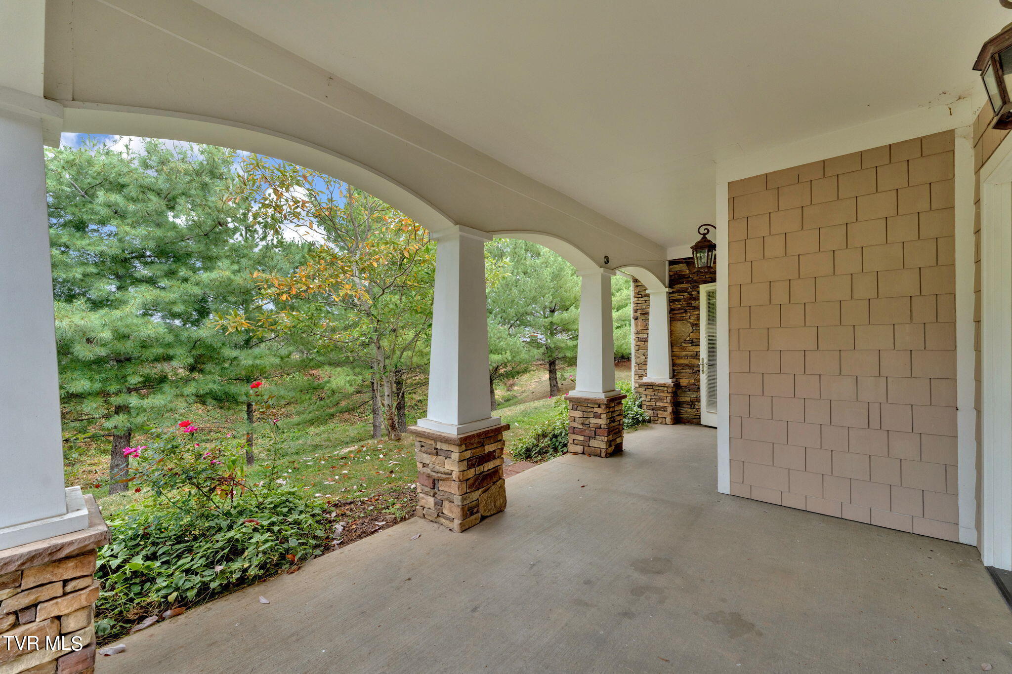 211 University Parkway, 6