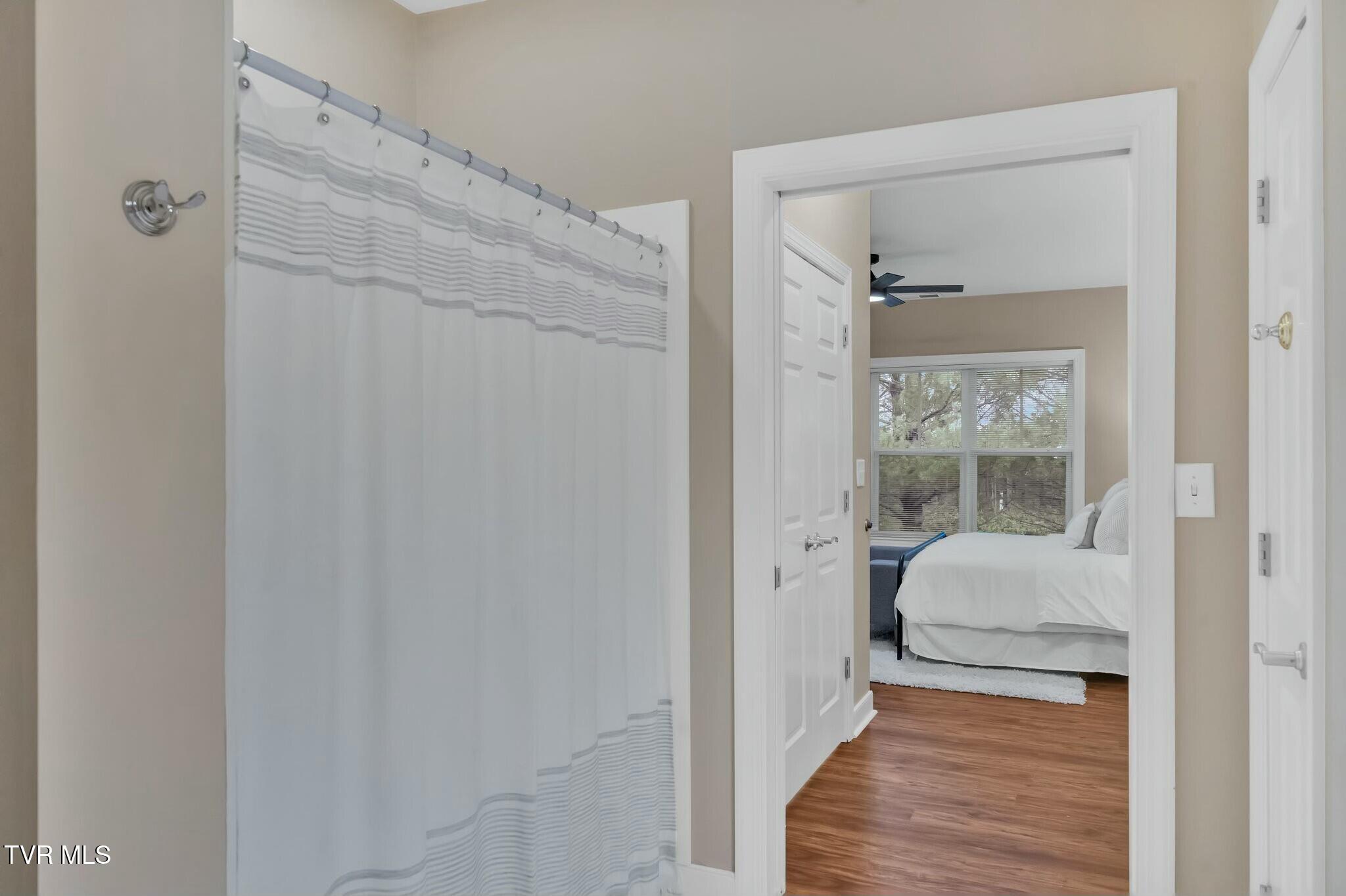 211 University Parkway, 6