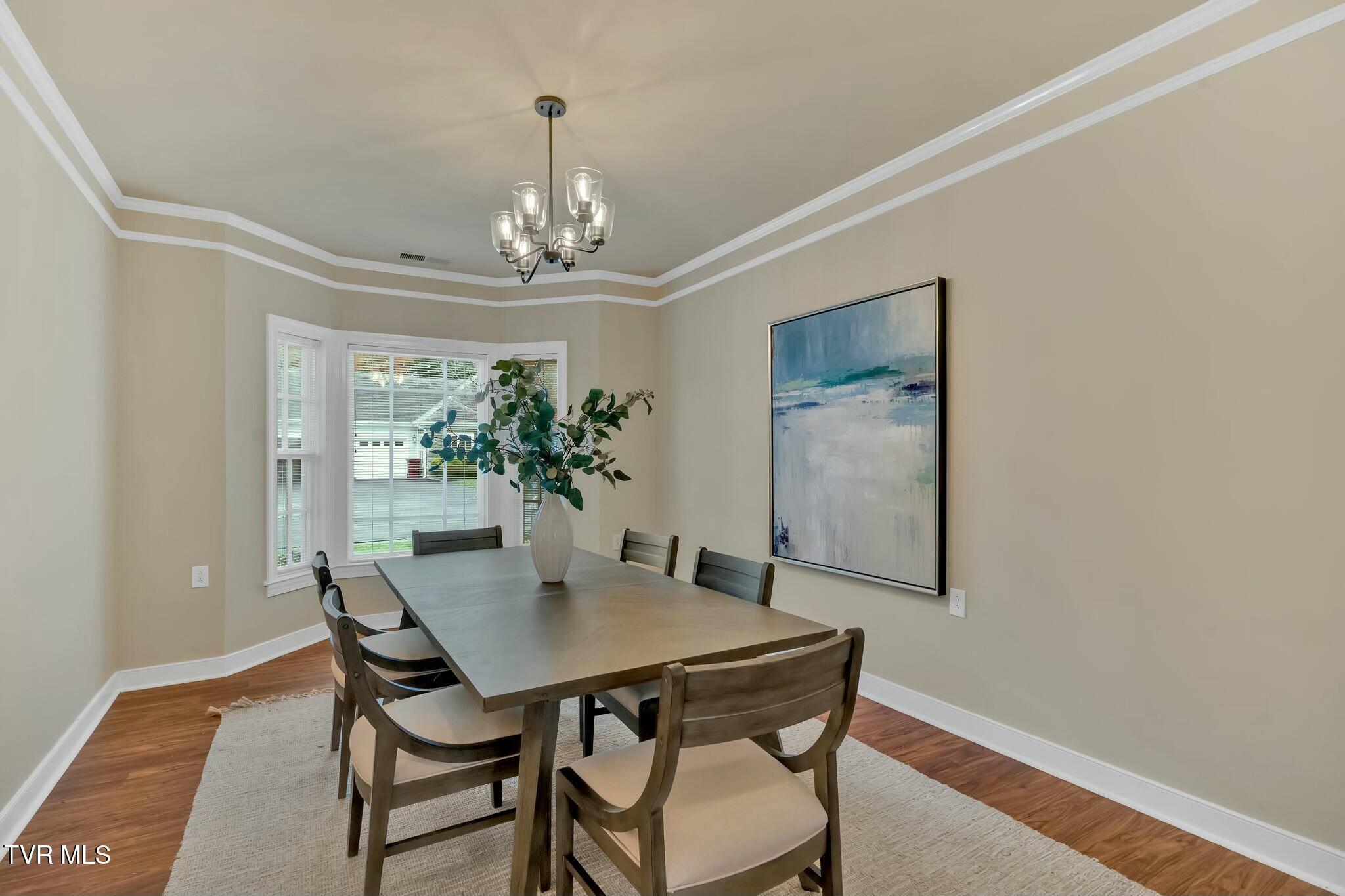 211 University Parkway, 6