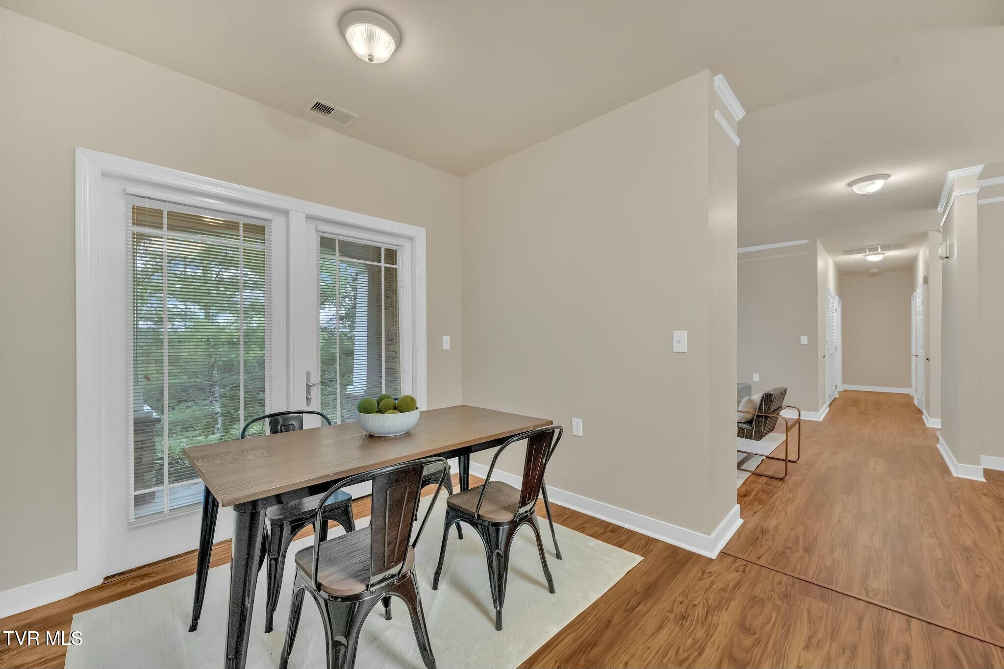 211 University Parkway, 6